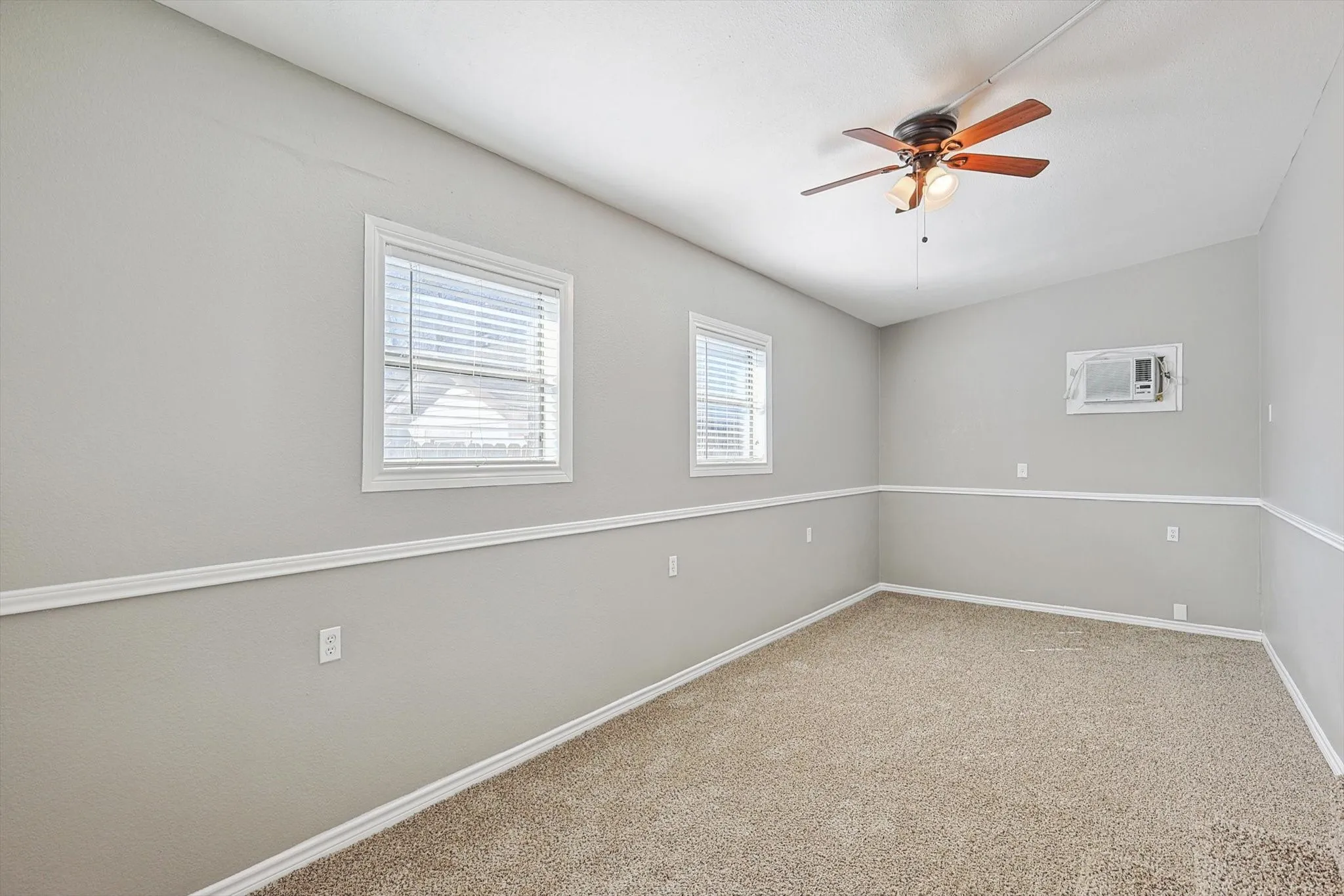 Single Family Residence For Sale in Tarrant County , 3120 Sappington Place, Fort Worth, Texas 76116, 4 Bedroom, 1 Bathroom, 1 Garage spaces, 1,365 Sqft, built in 1946, mls#21279650, Real Estate Agent in Fort Worth, Homes For Sale in Tarrant county, Homes For Sale in Fort Worth, Realtor in Fort Worth Texas, Real Estate Brokerage Independent Realty Texas, Luminita Cordes Realtor