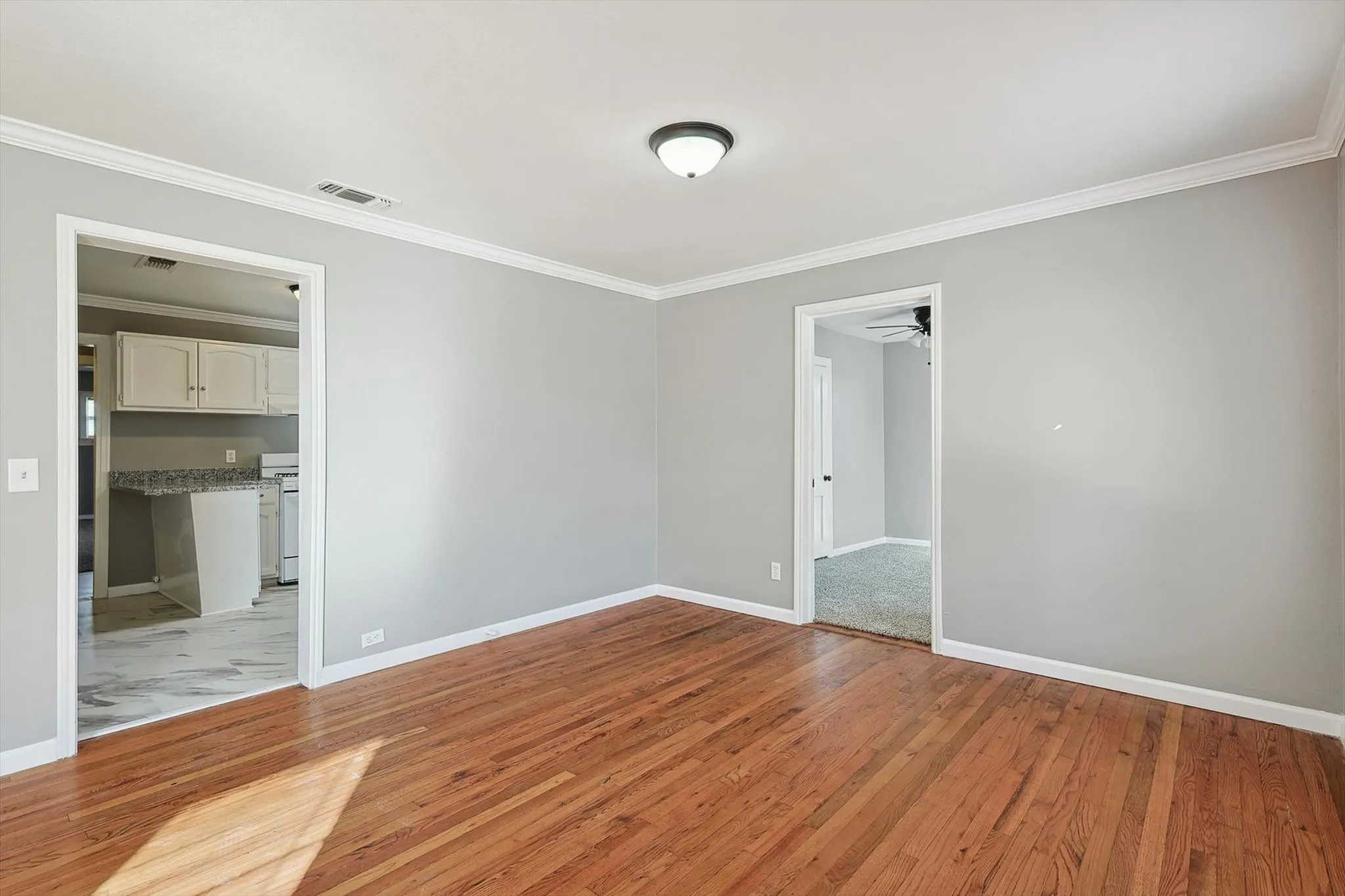 Single Family Residence For Sale in Tarrant County , 3120 Sappington Place, Fort Worth, Texas 76116, 4 Bedroom, 1 Bathroom, 1 Garage spaces, 1,365 Sqft, built in 1946, mls#21279650, Real Estate Agent in Fort Worth, Homes For Sale in Tarrant county, Homes For Sale in Fort Worth, Realtor in Fort Worth Texas, Real Estate Brokerage Independent Realty Texas, Luminita Cordes Realtor