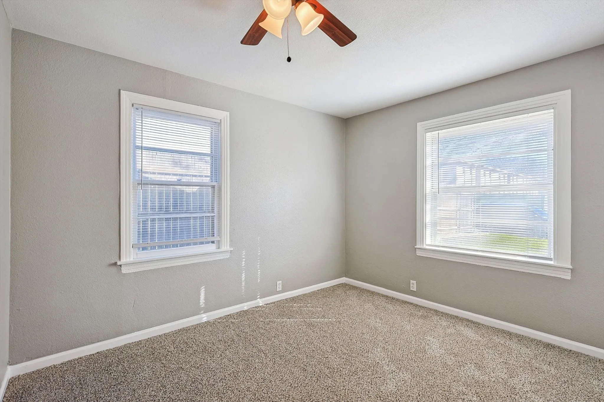 Single Family Residence For Sale in Tarrant County , 3120 Sappington Place, Fort Worth, Texas 76116, 4 Bedroom, 1 Bathroom, 1 Garage spaces, 1,365 Sqft, built in 1946, mls#21279650, Real Estate Agent in Fort Worth, Homes For Sale in Tarrant county, Homes For Sale in Fort Worth, Realtor in Fort Worth Texas, Real Estate Brokerage Independent Realty Texas, Luminita Cordes Realtor