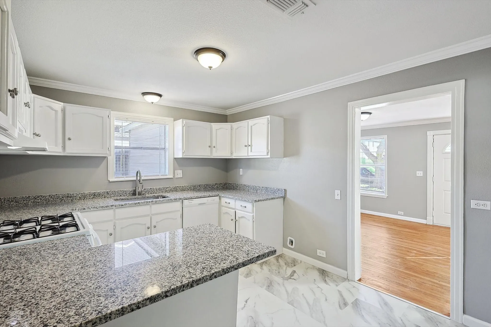 Single Family Residence For Sale in Tarrant County , 3120 Sappington Place, Fort Worth, Texas 76116, 4 Bedroom, 1 Bathroom, 1 Garage spaces, 1,365 Sqft, built in 1946, mls#21279650, Real Estate Agent in Fort Worth, Homes For Sale in Tarrant county, Homes For Sale in Fort Worth, Realtor in Fort Worth Texas, Real Estate Brokerage Independent Realty Texas, Luminita Cordes Realtor