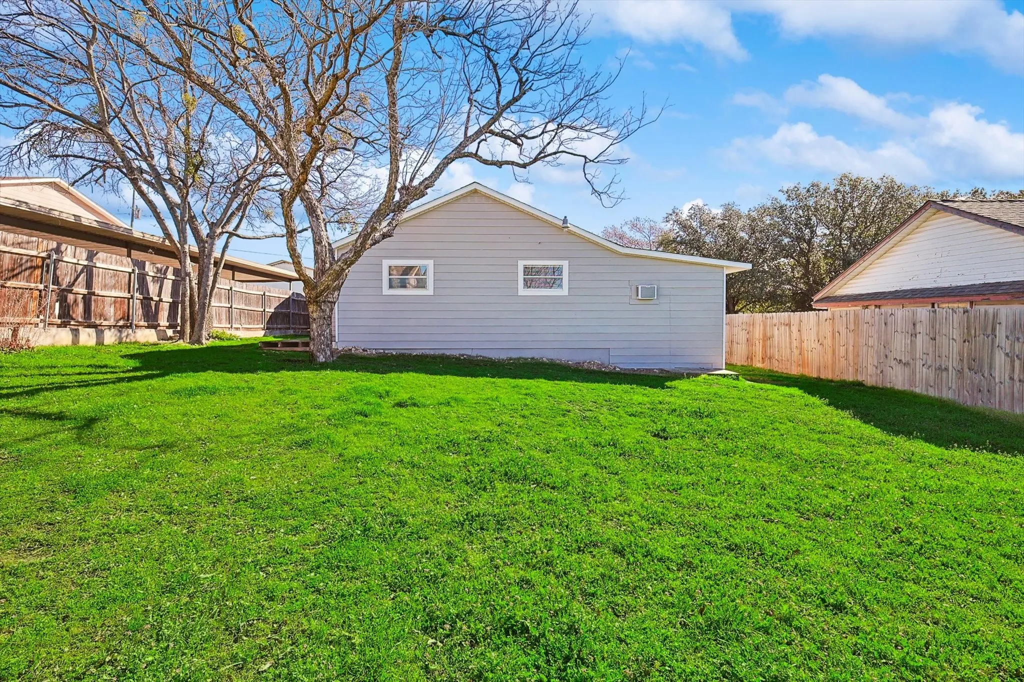 Single Family Residence For Sale in Tarrant County , 3120 Sappington Place, Fort Worth, Texas 76116, 4 Bedroom, 1 Bathroom, 1 Garage spaces, 1,365 Sqft, built in 1946, mls#21279650, Real Estate Agent in Fort Worth, Homes For Sale in Tarrant county, Homes For Sale in Fort Worth, Realtor in Fort Worth Texas, Real Estate Brokerage Independent Realty Texas, Luminita Cordes Realtor