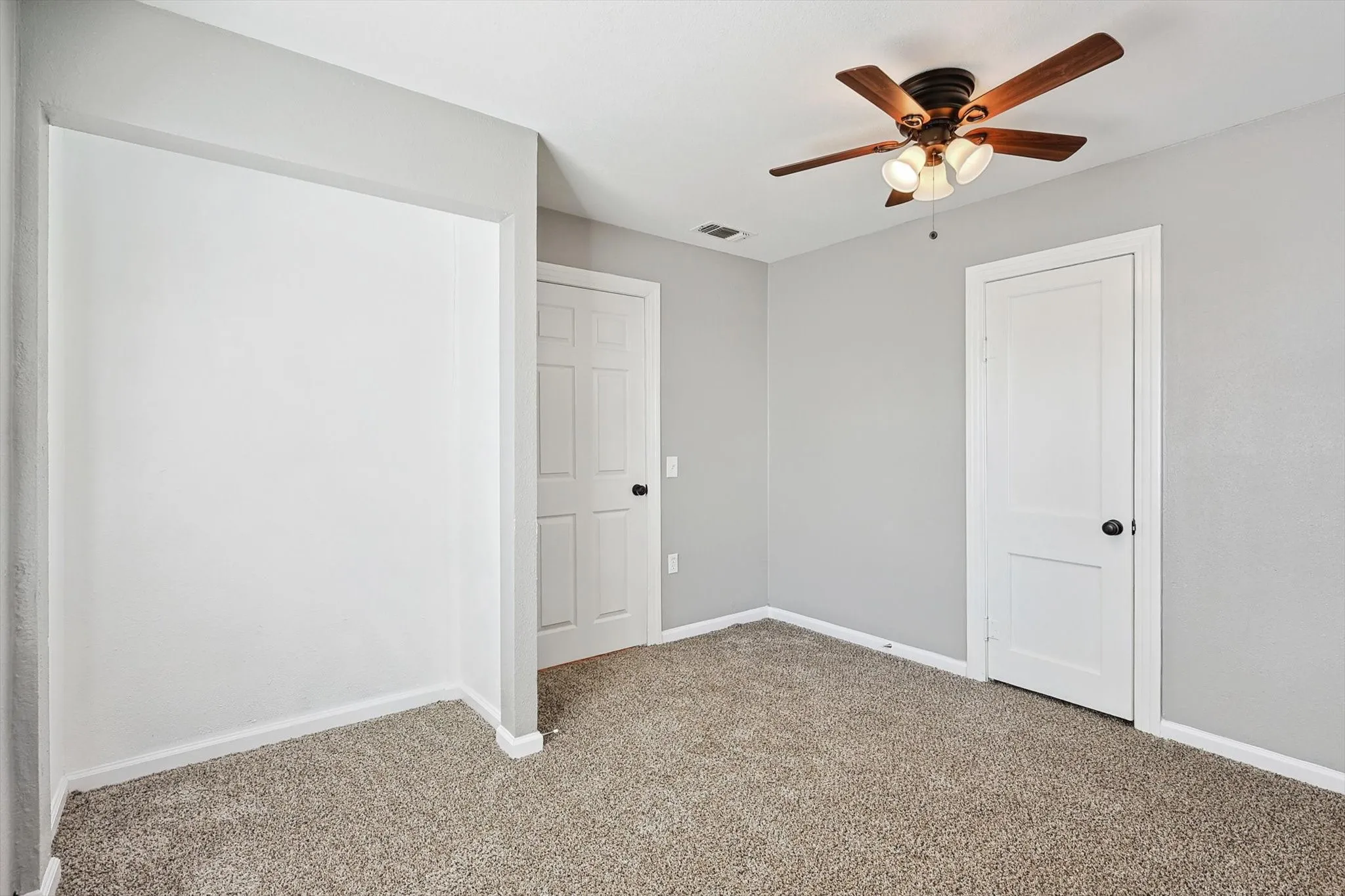 Single Family Residence For Sale in Tarrant County , 3120 Sappington Place, Fort Worth, Texas 76116, 4 Bedroom, 1 Bathroom, 1 Garage spaces, 1,365 Sqft, built in 1946, mls#21279650, Real Estate Agent in Fort Worth, Homes For Sale in Tarrant county, Homes For Sale in Fort Worth, Realtor in Fort Worth Texas, Real Estate Brokerage Independent Realty Texas, Luminita Cordes Realtor