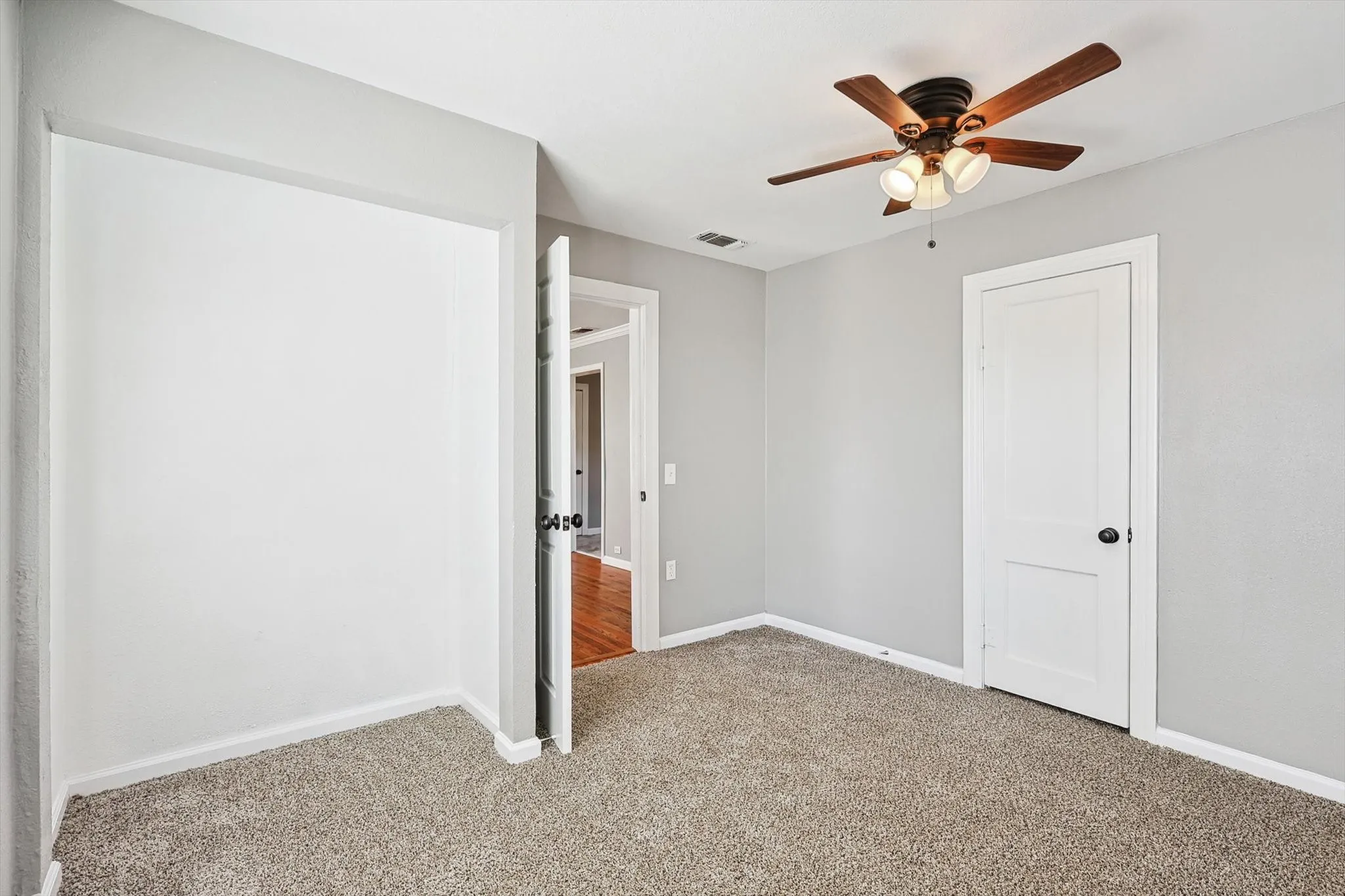 Single Family Residence For Sale in Tarrant County , 3120 Sappington Place, Fort Worth, Texas 76116, 4 Bedroom, 1 Bathroom, 1 Garage spaces, 1,365 Sqft, built in 1946, mls#21279650, Real Estate Agent in Fort Worth, Homes For Sale in Tarrant county, Homes For Sale in Fort Worth, Realtor in Fort Worth Texas, Real Estate Brokerage Independent Realty Texas, Luminita Cordes Realtor