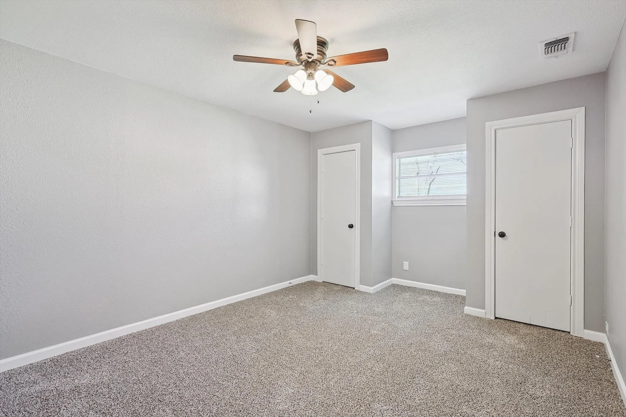 Single Family Residence For Sale in Tarrant County , 3120 Sappington Place, Fort Worth, Texas 76116, 4 Bedroom, 1 Bathroom, 1 Garage spaces, 1,365 Sqft, built in 1946, mls#21279650, Real Estate Agent in Fort Worth, Homes For Sale in Tarrant county, Homes For Sale in Fort Worth, Realtor in Fort Worth Texas, Real Estate Brokerage Independent Realty Texas, Luminita Cordes Realtor