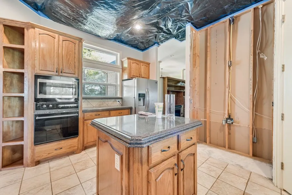 Single Family Residence For Sale in Ellis County , 120 Chambers Drive, Italy, Texas 76651, 4 Bedrooms, 3 Bathrooms, 2 Garage spaces, 3,259 Sqft, built in 1999, Price $449,900, mls#21274412, Real Estate Agent in Italy, Homes For Sale in Ellis county, Homes For Sale in Italy, Realtor in Italy Texas, Real Estate Brokerage Independent Realty Texas, Luminita Cordes Realtor