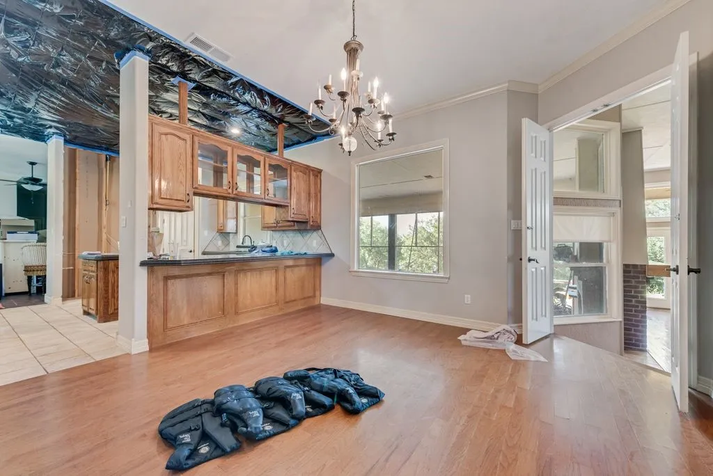 Single Family Residence For Sale in Ellis County , 120 Chambers Drive, Italy, Texas 76651, 4 Bedrooms, 3 Bathrooms, 2 Garage spaces, 3,259 Sqft, built in 1999, Price $449,900, mls#21274412, Real Estate Agent in Italy, Homes For Sale in Ellis county, Homes For Sale in Italy, Realtor in Italy Texas, Real Estate Brokerage Independent Realty Texas, Luminita Cordes Realtor