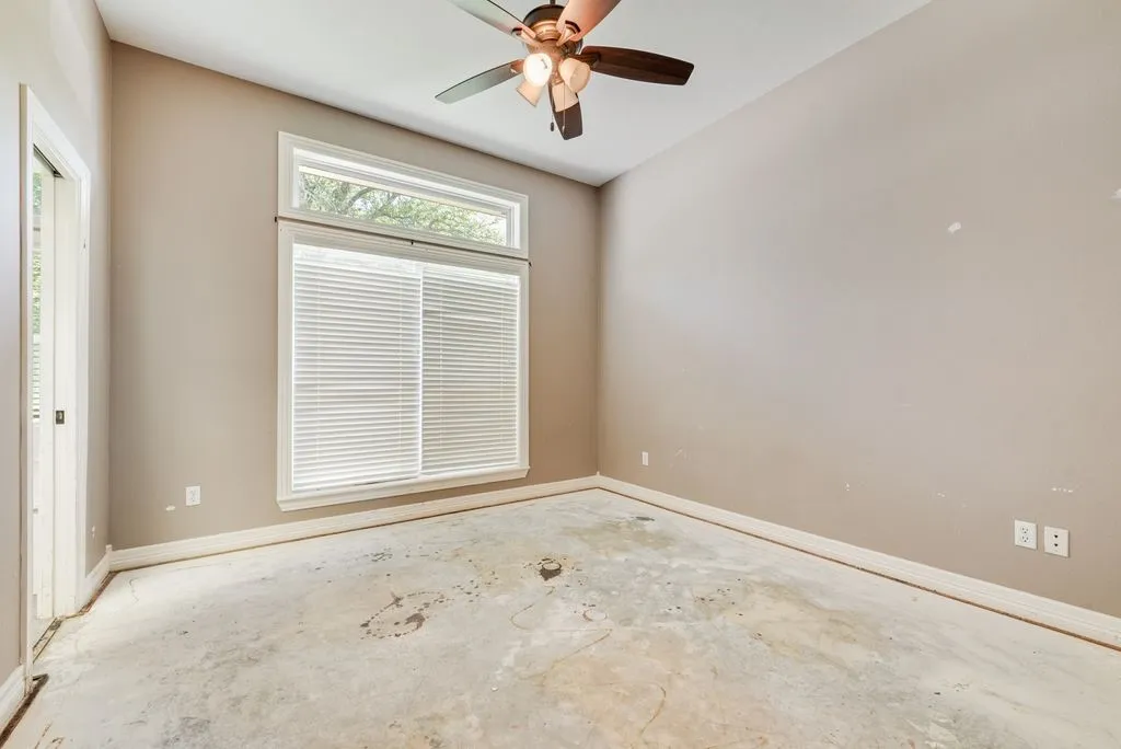 Single Family Residence For Sale in Ellis County , 120 Chambers Drive, Italy, Texas 76651, 4 Bedrooms, 3 Bathrooms, 2 Garage spaces, 3,259 Sqft, built in 1999, Price $449,900, mls#21274412, Real Estate Agent in Italy, Homes For Sale in Ellis county, Homes For Sale in Italy, Realtor in Italy Texas, Real Estate Brokerage Independent Realty Texas, Luminita Cordes Realtor