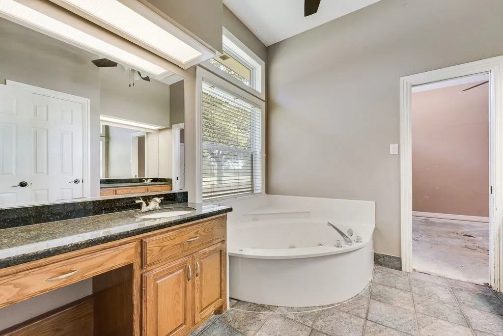 Single Family Residence For Sale in Ellis County , 120 Chambers Drive, Italy, Texas 76651, 4 Bedrooms, 3 Bathrooms, 2 Garage spaces, 3,259 Sqft, built in 1999, Price $449,900, mls#21274412, Real Estate Agent in Italy, Homes For Sale in Ellis county, Homes For Sale in Italy, Realtor in Italy Texas, Real Estate Brokerage Independent Realty Texas, Luminita Cordes Realtor