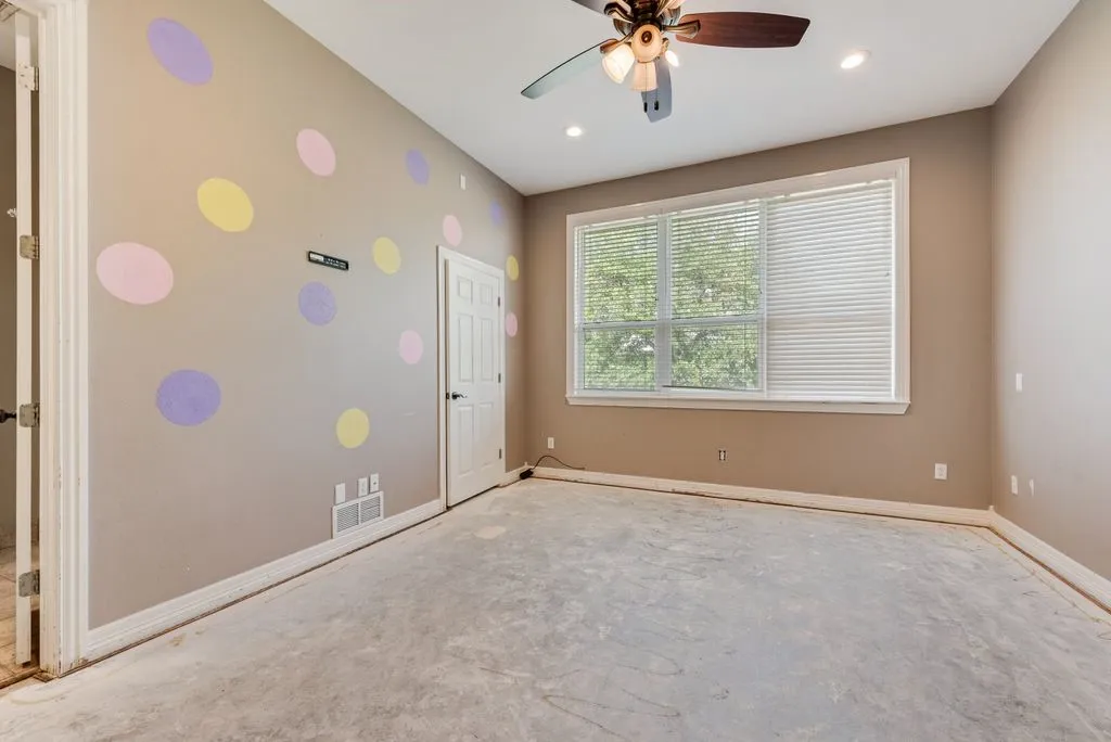 Single Family Residence For Sale in Ellis County , 120 Chambers Drive, Italy, Texas 76651, 4 Bedrooms, 3 Bathrooms, 2 Garage spaces, 3,259 Sqft, built in 1999, Price $449,900, mls#21274412, Real Estate Agent in Italy, Homes For Sale in Ellis county, Homes For Sale in Italy, Realtor in Italy Texas, Real Estate Brokerage Independent Realty Texas, Luminita Cordes Realtor