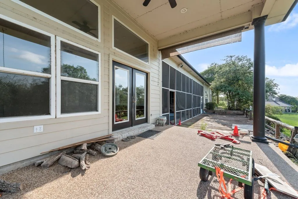 Single Family Residence For Sale in Ellis County , 120 Chambers Drive, Italy, Texas 76651, 4 Bedrooms, 3 Bathrooms, 2 Garage spaces, 3,259 Sqft, built in 1999, Price $449,900, mls#21274412, Real Estate Agent in Italy, Homes For Sale in Ellis county, Homes For Sale in Italy, Realtor in Italy Texas, Real Estate Brokerage Independent Realty Texas, Luminita Cordes Realtor