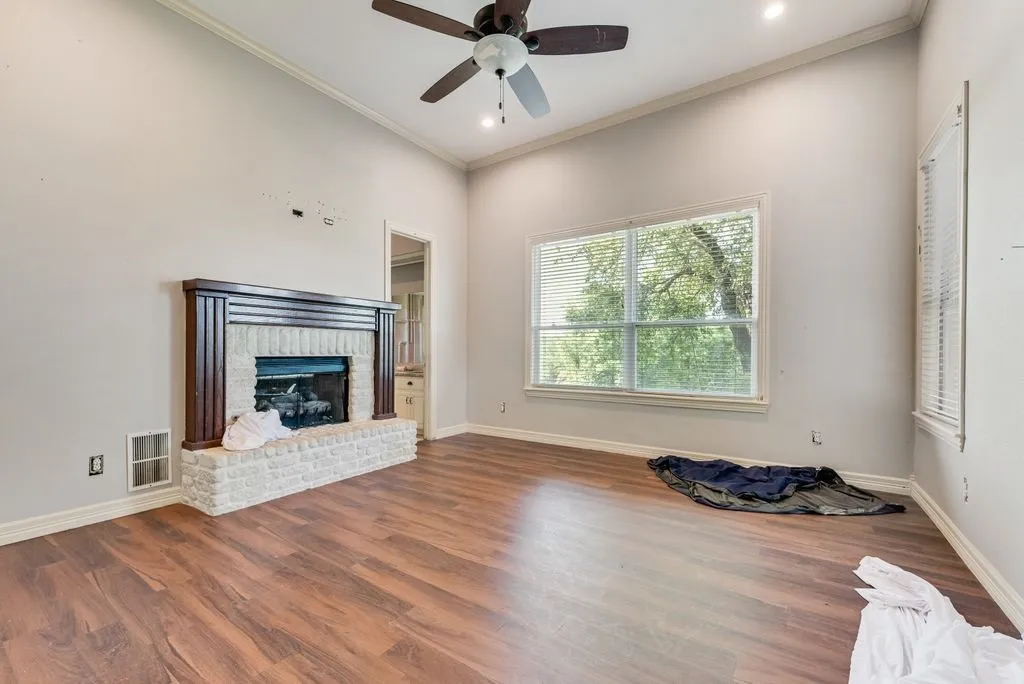 Single Family Residence For Sale in Ellis County , 120 Chambers Drive, Italy, Texas 76651, 4 Bedrooms, 3 Bathrooms, 2 Garage spaces, 3,259 Sqft, built in 1999, Price $449,900, mls#21274412, Real Estate Agent in Italy, Homes For Sale in Ellis county, Homes For Sale in Italy, Realtor in Italy Texas, Real Estate Brokerage Independent Realty Texas, Luminita Cordes Realtor