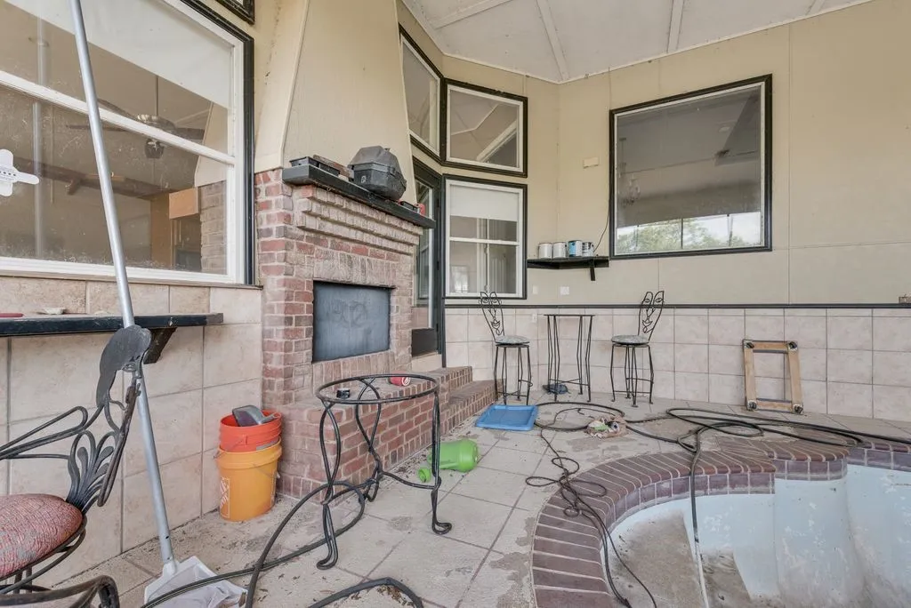 Single Family Residence For Sale in Ellis County , 120 Chambers Drive, Italy, Texas 76651, 4 Bedrooms, 3 Bathrooms, 2 Garage spaces, 3,259 Sqft, built in 1999, Price $449,900, mls#21274412, Real Estate Agent in Italy, Homes For Sale in Ellis county, Homes For Sale in Italy, Realtor in Italy Texas, Real Estate Brokerage Independent Realty Texas, Luminita Cordes Realtor