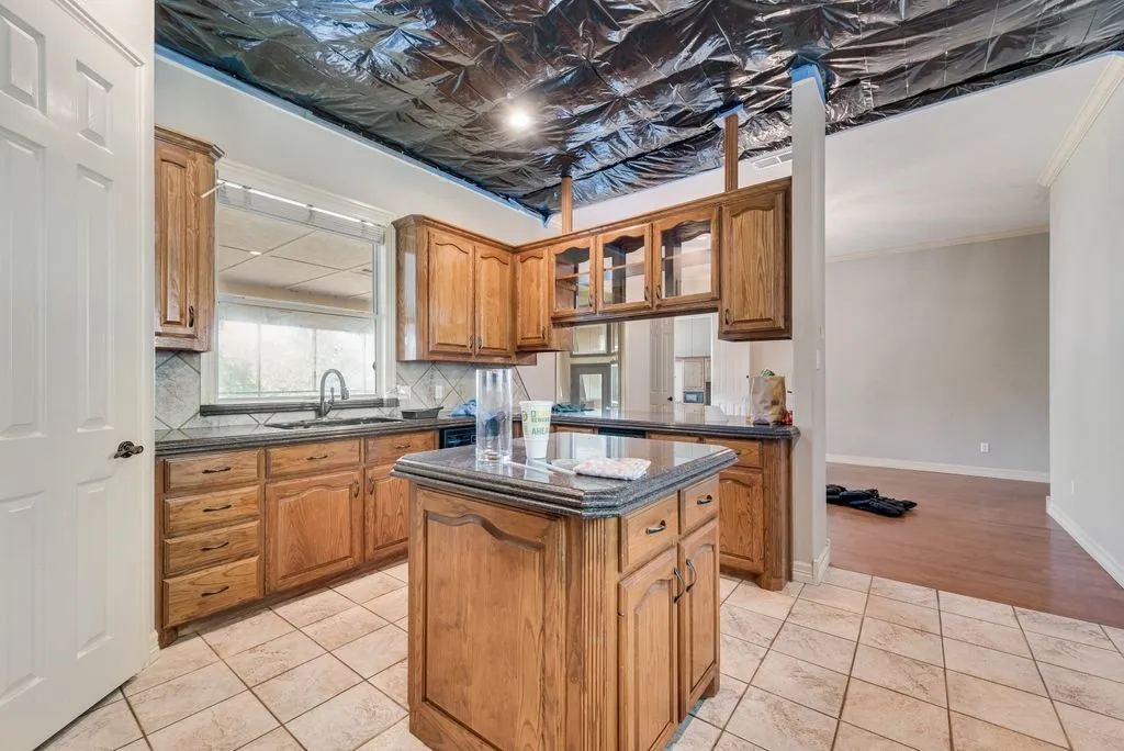 Single Family Residence For Sale in Ellis County , 120 Chambers Drive, Italy, Texas 76651, 4 Bedrooms, 3 Bathrooms, 2 Garage spaces, 3,259 Sqft, built in 1999, Price $449,900, mls#21274412, Real Estate Agent in Italy, Homes For Sale in Ellis county, Homes For Sale in Italy, Realtor in Italy Texas, Real Estate Brokerage Independent Realty Texas, Luminita Cordes Realtor