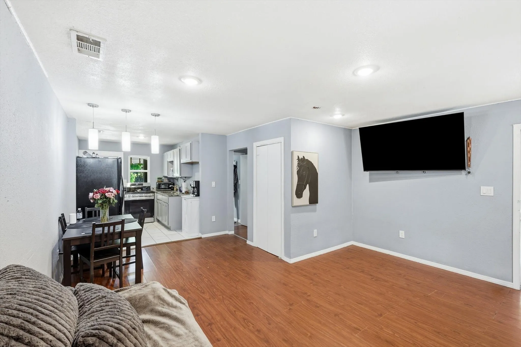 Single Family Residence For Sale in Dallas County , 1307 Stone Drive, Irving, Texas 75061, 4 Bedrooms, 2 Bathrooms, Garage spaces, 1,220 Sqft, built in 1952, Price $314,999, mls#21279655, Real Estate Agent in Irving, Homes For Sale in Dallas county, Homes For Sale in Irving, Realtor in Irving Texas, Real Estate Brokerage Independent Realty Texas, Luminita Cordes Realtor