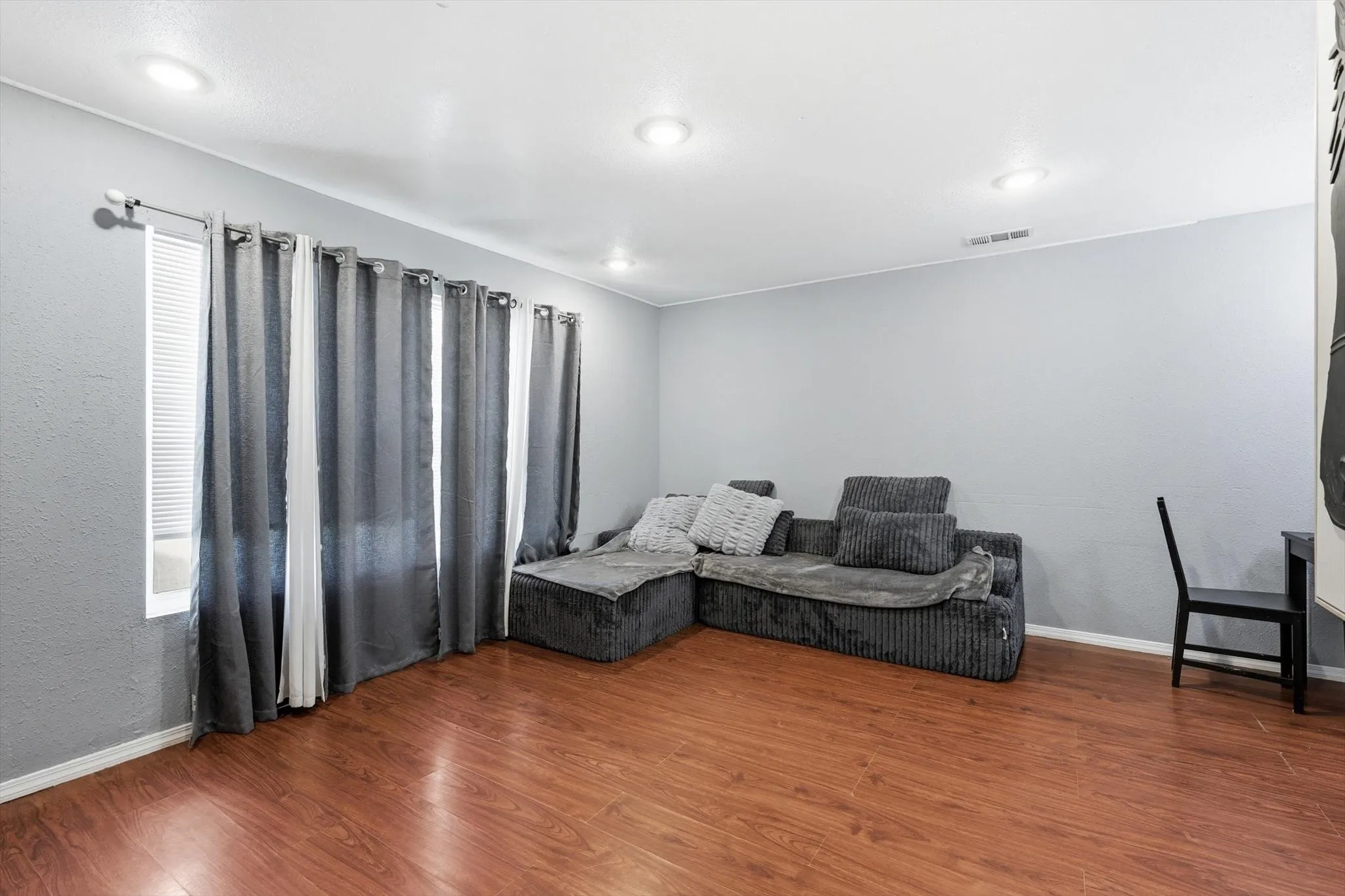 Single Family Residence For Sale in Dallas County , 1307 Stone Drive, Irving, Texas 75061, 4 Bedrooms, 2 Bathrooms, Garage spaces, 1,220 Sqft, built in 1952, Price $314,999, mls#21279655, Real Estate Agent in Irving, Homes For Sale in Dallas county, Homes For Sale in Irving, Realtor in Irving Texas, Real Estate Brokerage Independent Realty Texas, Luminita Cordes Realtor
