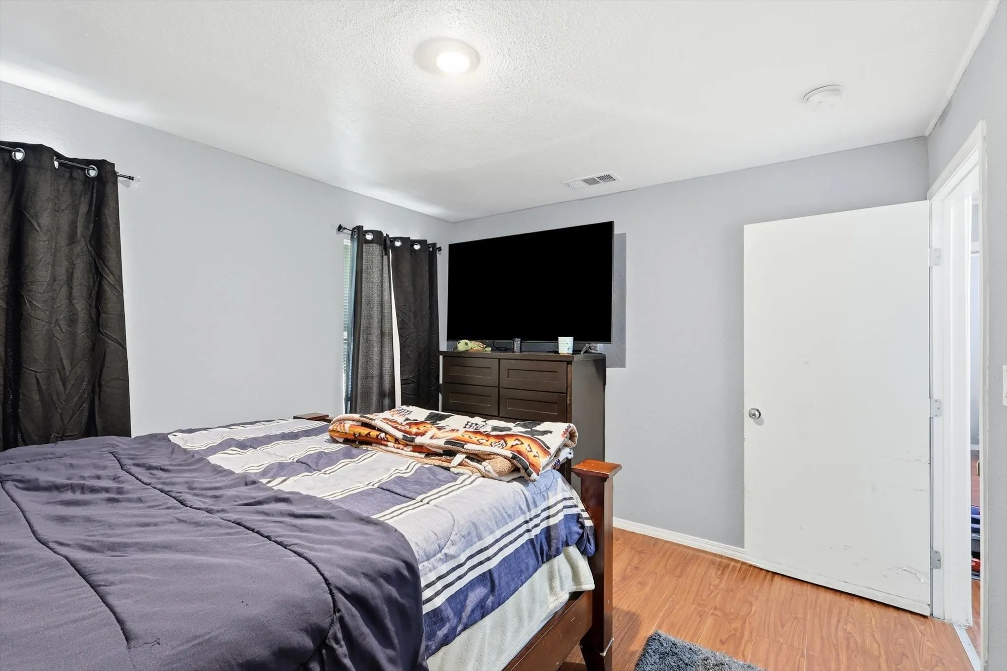 Single Family Residence For Sale in Dallas County , 1307 Stone Drive, Irving, Texas 75061, 4 Bedrooms, 2 Bathrooms, Garage spaces, 1,220 Sqft, built in 1952, Price $314,999, mls#21279655, Real Estate Agent in Irving, Homes For Sale in Dallas county, Homes For Sale in Irving, Realtor in Irving Texas, Real Estate Brokerage Independent Realty Texas, Luminita Cordes Realtor