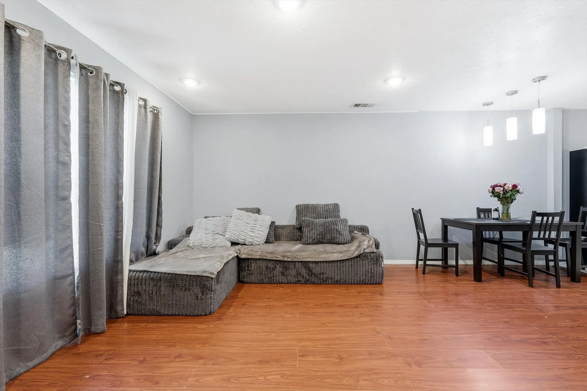 Single Family Residence For Sale in Dallas County , 1307 Stone Drive, Irving, Texas 75061, 4 Bedrooms, 2 Bathrooms, Garage spaces, 1,220 Sqft, built in 1952, Price $314,999, mls#21279655, Real Estate Agent in Irving, Homes For Sale in Dallas county, Homes For Sale in Irving, Realtor in Irving Texas, Real Estate Brokerage Independent Realty Texas, Luminita Cordes Realtor