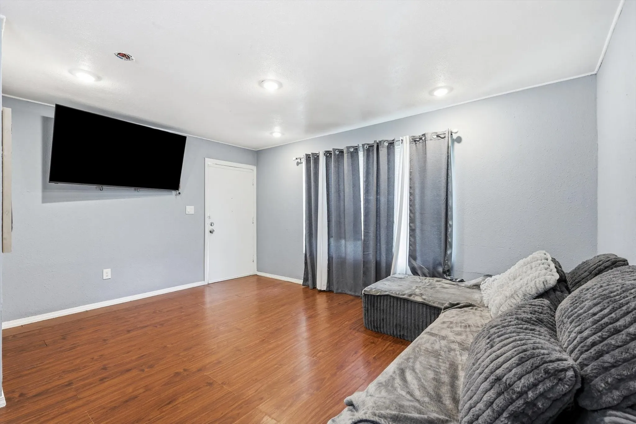 Single Family Residence For Sale in Dallas County , 1307 Stone Drive, Irving, Texas 75061, 4 Bedrooms, 2 Bathrooms, Garage spaces, 1,220 Sqft, built in 1952, Price $314,999, mls#21279655, Real Estate Agent in Irving, Homes For Sale in Dallas county, Homes For Sale in Irving, Realtor in Irving Texas, Real Estate Brokerage Independent Realty Texas, Luminita Cordes Realtor