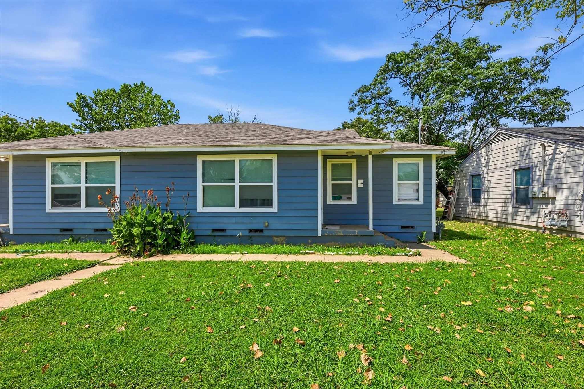 Single Family Residence For Sale in Dallas County , 1307 Stone Drive, Irving, Texas 75061, 4 Bedrooms, 2 Bathrooms, Garage spaces, 1,220 Sqft, built in 1952, Price $314,999, mls#21279655, Real Estate Agent in Irving, Homes For Sale in Dallas county, Homes For Sale in Irving, Realtor in Irving Texas, Real Estate Brokerage Independent Realty Texas, Luminita Cordes Realtor