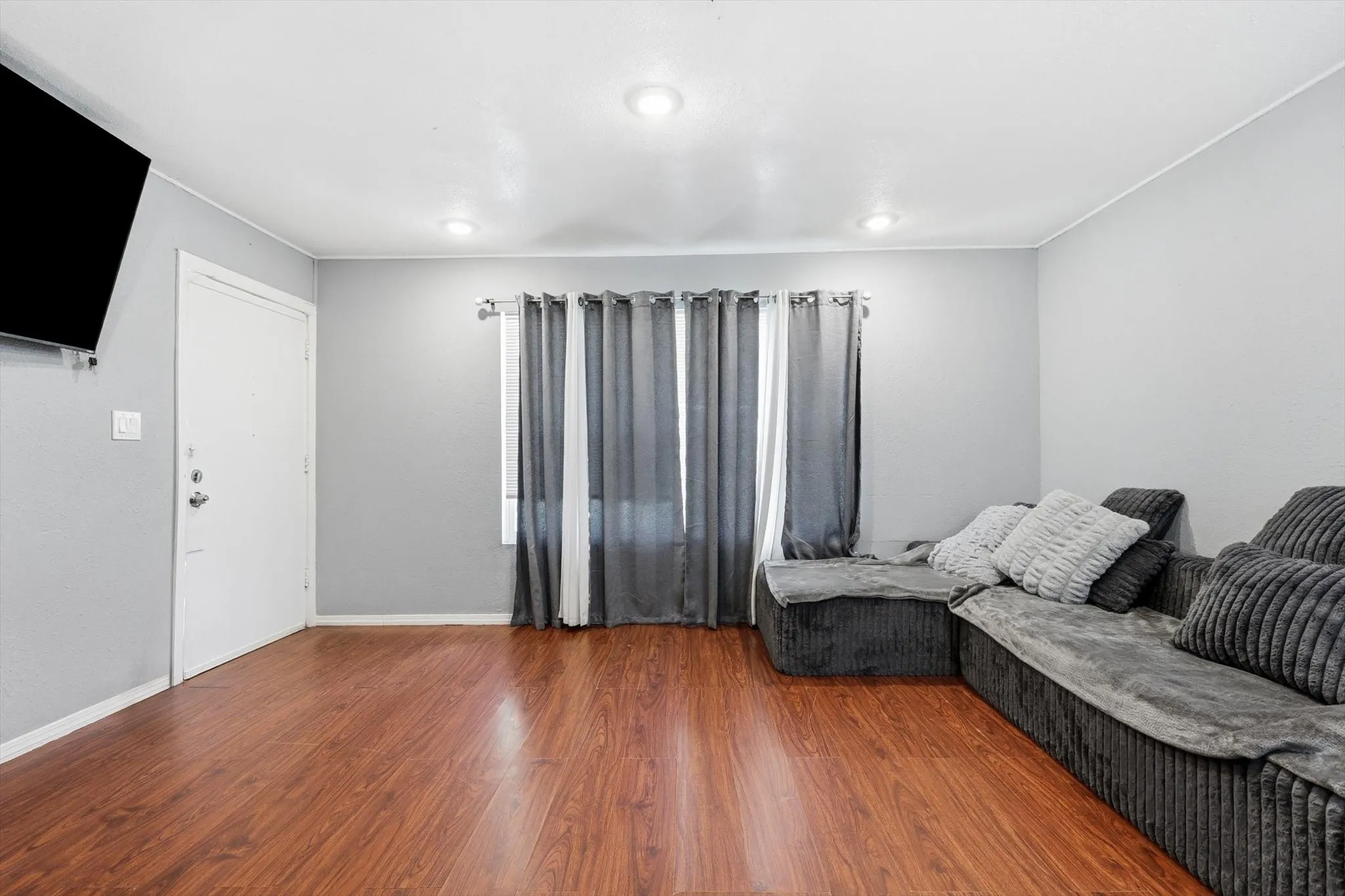 Single Family Residence For Sale in Dallas County , 1307 Stone Drive, Irving, Texas 75061, 4 Bedrooms, 2 Bathrooms, Garage spaces, 1,220 Sqft, built in 1952, Price $314,999, mls#21279655, Real Estate Agent in Irving, Homes For Sale in Dallas county, Homes For Sale in Irving, Realtor in Irving Texas, Real Estate Brokerage Independent Realty Texas, Luminita Cordes Realtor