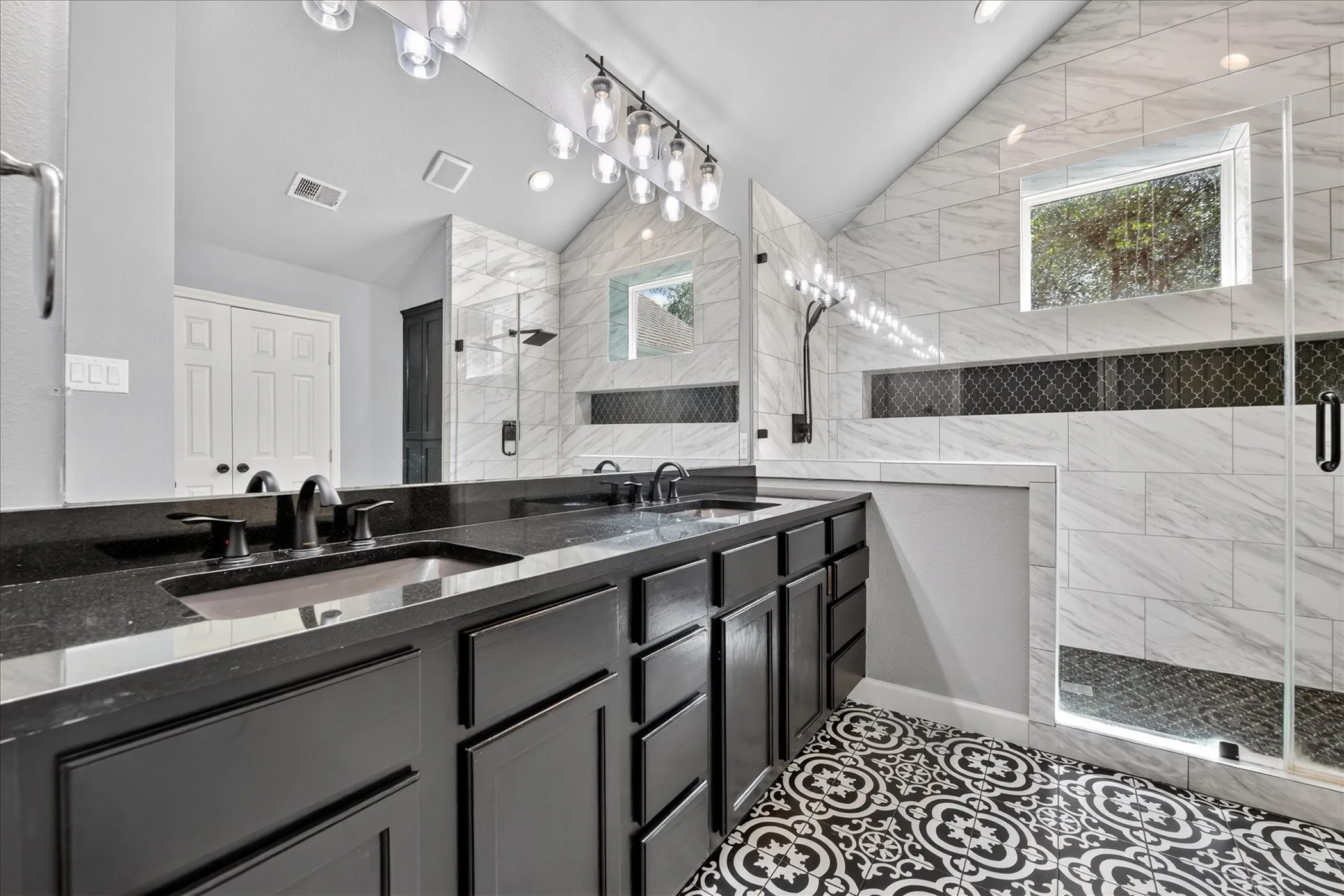 Updated Primary EnSuite Bath