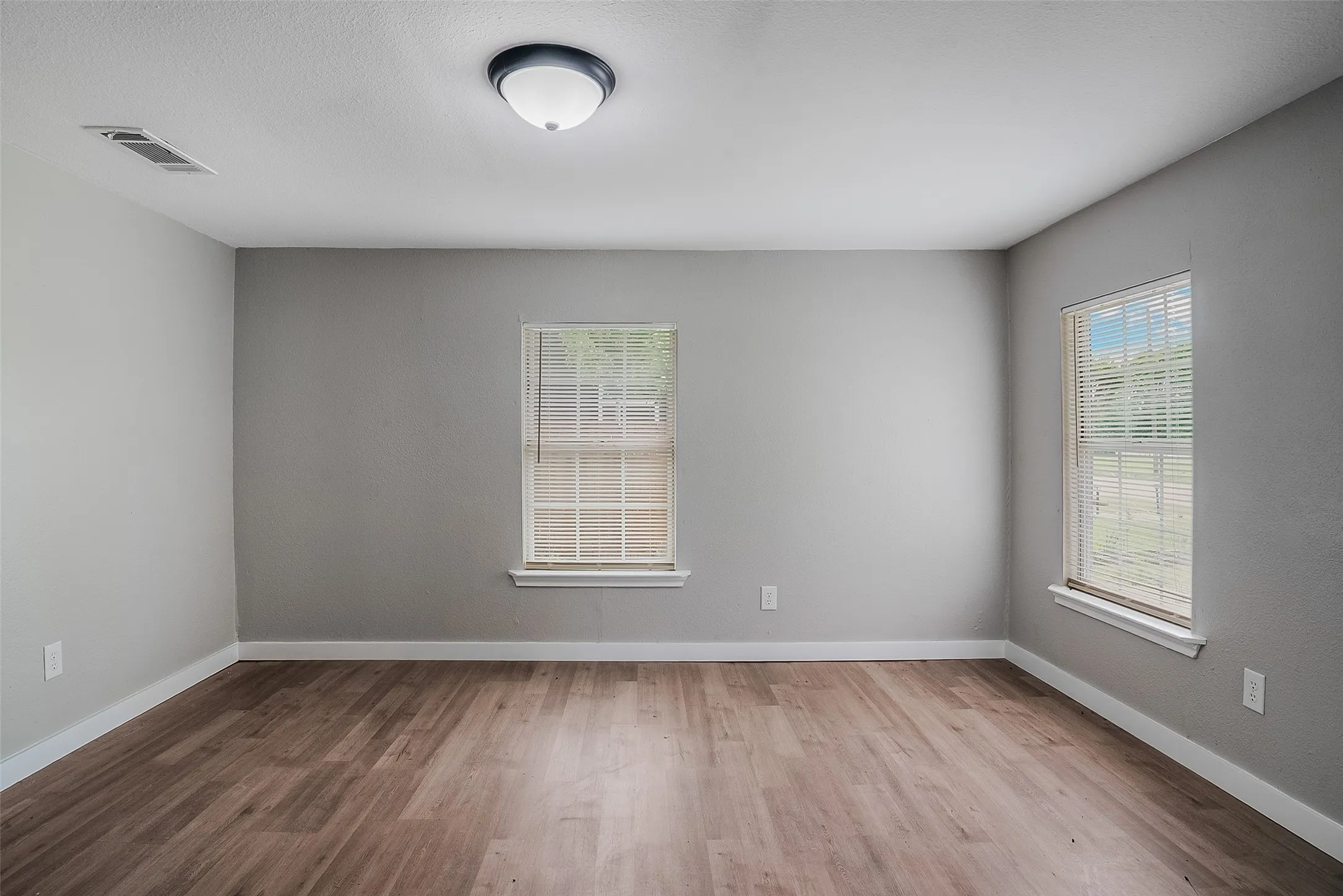 Single Family Residence For Sale in Grayson County , 627 E Pacific Street, Sherman, Texas 75090, 3 Bedroom, 2 Bathroom, Garage spaces, 1,280 Sqft, built in 1950, mls#21277616, Real Estate Agent in Sherman, Homes For Sale in Grayson county, Homes For Sale in Sherman, Realtor in Sherman Texas, Real Estate Brokerage Independent Realty Texas, Luminita Cordes Realtor