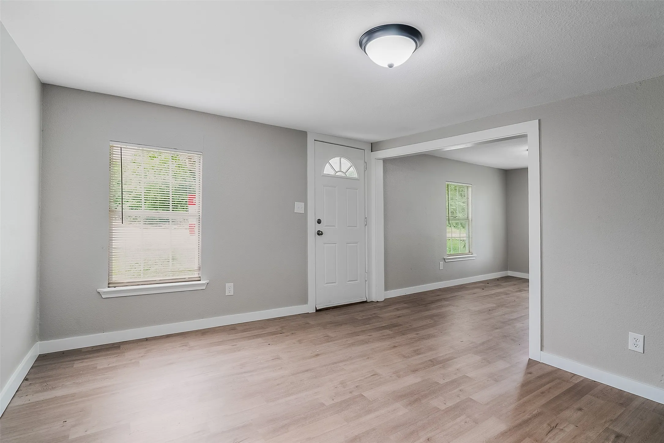 Single Family Residence For Sale in Grayson County , 627 E Pacific Street, Sherman, Texas 75090, 3 Bedroom, 2 Bathroom, Garage spaces, 1,280 Sqft, built in 1950, mls#21277616, Real Estate Agent in Sherman, Homes For Sale in Grayson county, Homes For Sale in Sherman, Realtor in Sherman Texas, Real Estate Brokerage Independent Realty Texas, Luminita Cordes Realtor