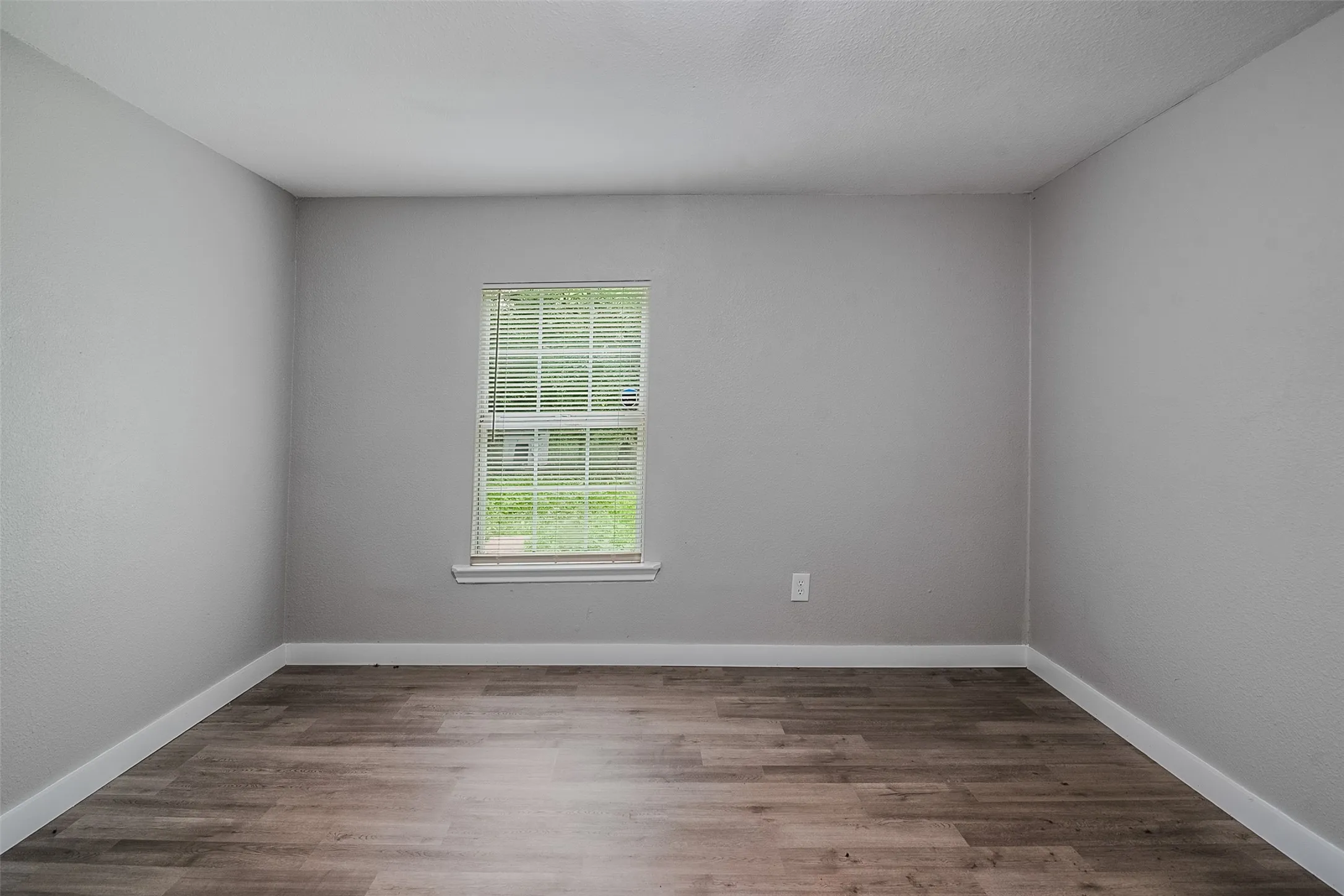 Single Family Residence For Sale in Grayson County , 627 E Pacific Street, Sherman, Texas 75090, 3 Bedroom, 2 Bathroom, Garage spaces, 1,280 Sqft, built in 1950, mls#21277616, Real Estate Agent in Sherman, Homes For Sale in Grayson county, Homes For Sale in Sherman, Realtor in Sherman Texas, Real Estate Brokerage Independent Realty Texas, Luminita Cordes Realtor