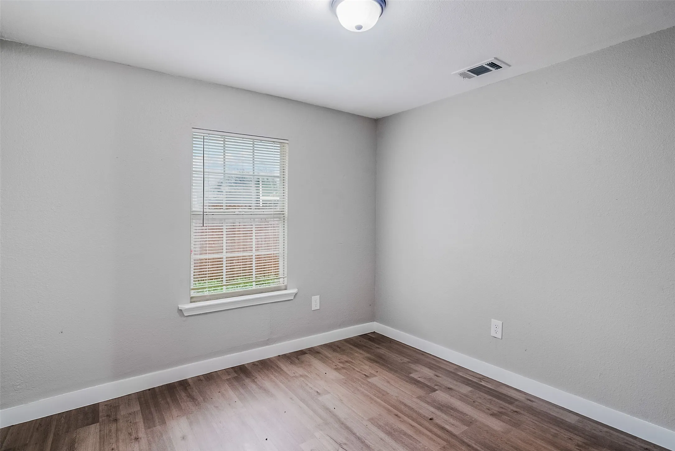 Single Family Residence For Sale in Grayson County , 627 E Pacific Street, Sherman, Texas 75090, 3 Bedroom, 2 Bathroom, Garage spaces, 1,280 Sqft, built in 1950, mls#21277616, Real Estate Agent in Sherman, Homes For Sale in Grayson county, Homes For Sale in Sherman, Realtor in Sherman Texas, Real Estate Brokerage Independent Realty Texas, Luminita Cordes Realtor