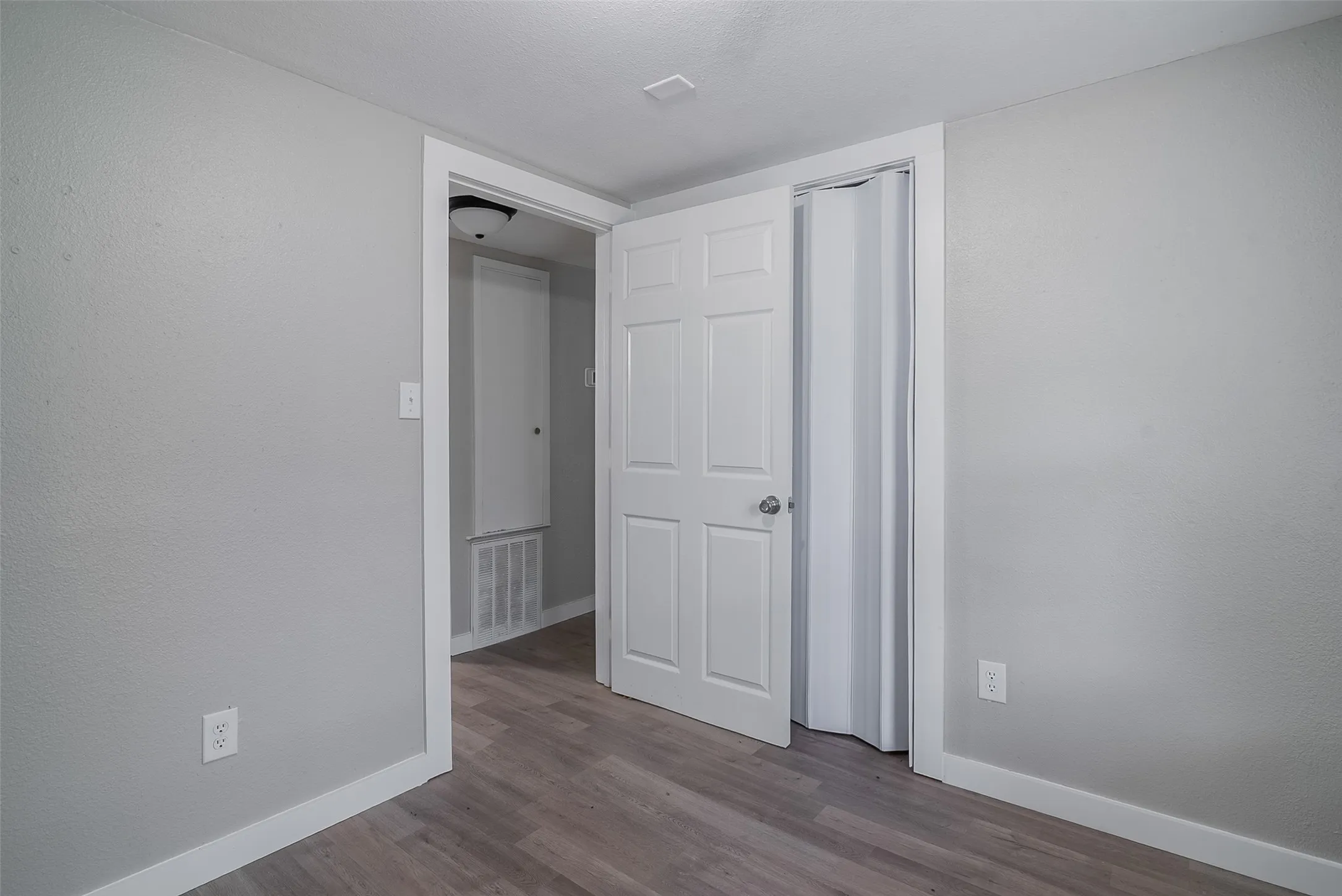 Single Family Residence For Sale in Grayson County , 627 E Pacific Street, Sherman, Texas 75090, 3 Bedroom, 2 Bathroom, Garage spaces, 1,280 Sqft, built in 1950, mls#21277616, Real Estate Agent in Sherman, Homes For Sale in Grayson county, Homes For Sale in Sherman, Realtor in Sherman Texas, Real Estate Brokerage Independent Realty Texas, Luminita Cordes Realtor
