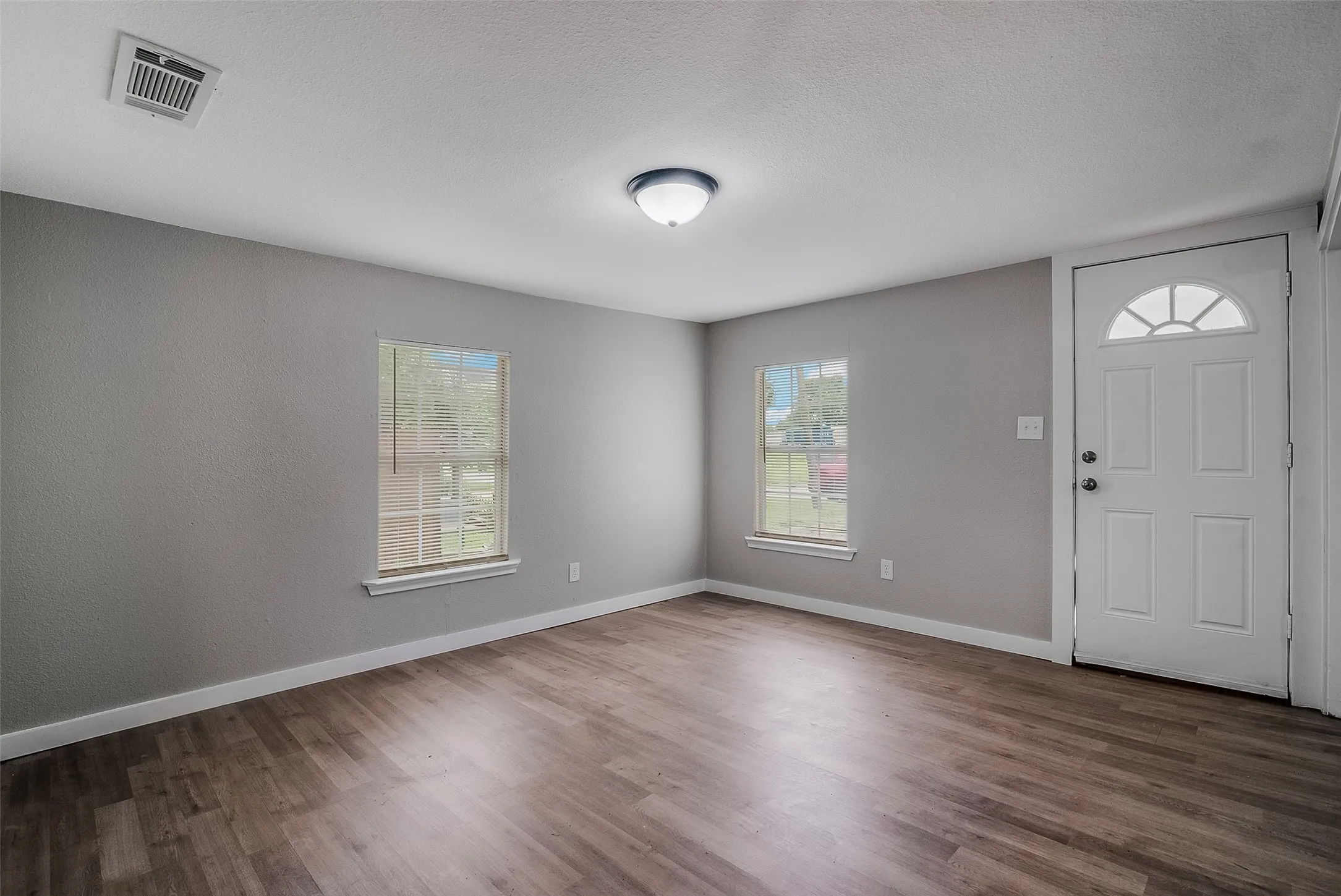 Single Family Residence For Sale in Grayson County , 627 E Pacific Street, Sherman, Texas 75090, 3 Bedroom, 2 Bathroom, Garage spaces, 1,280 Sqft, built in 1950, mls#21277616, Real Estate Agent in Sherman, Homes For Sale in Grayson county, Homes For Sale in Sherman, Realtor in Sherman Texas, Real Estate Brokerage Independent Realty Texas, Luminita Cordes Realtor
