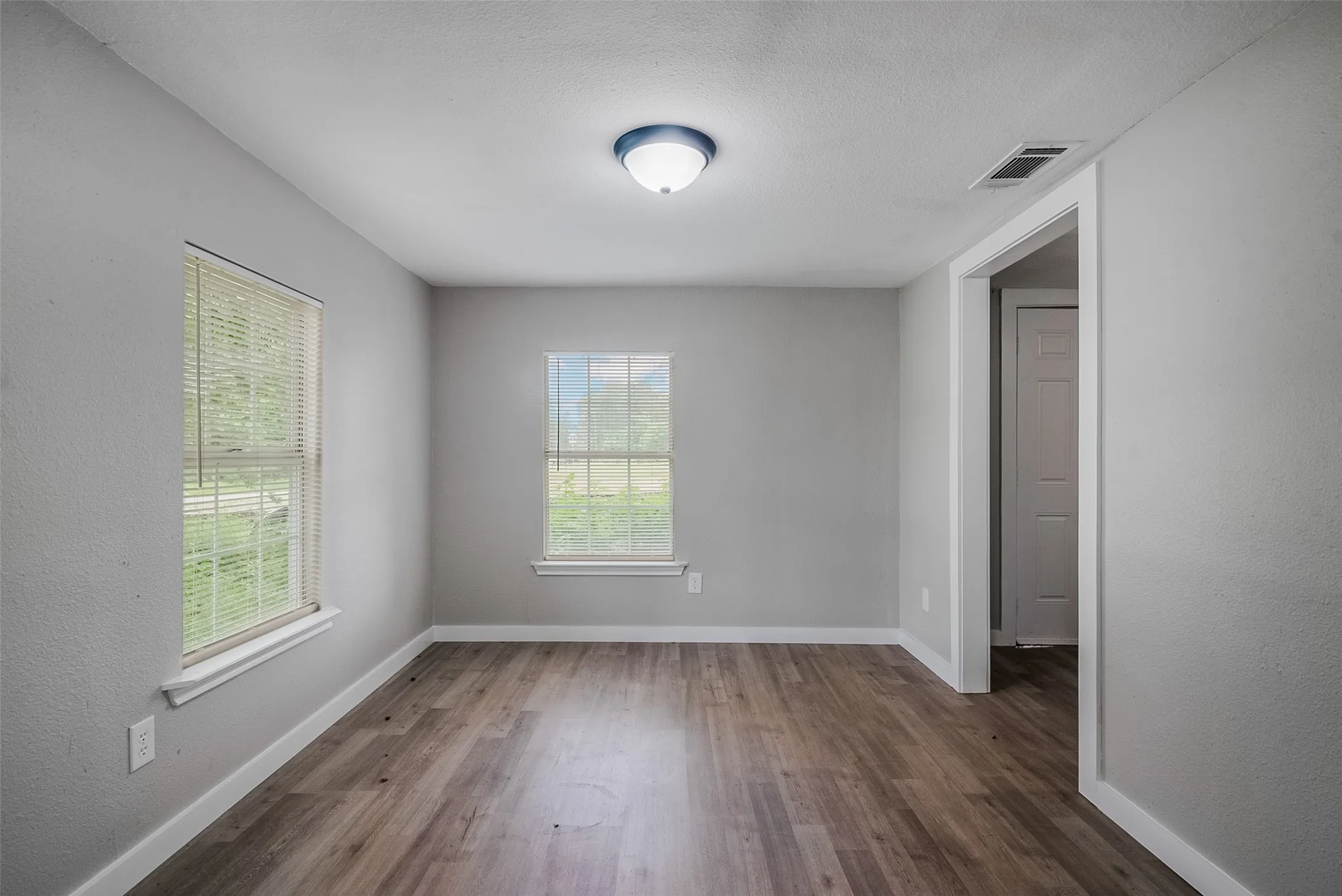 Single Family Residence For Sale in Grayson County , 627 E Pacific Street, Sherman, Texas 75090, 3 Bedroom, 2 Bathroom, Garage spaces, 1,280 Sqft, built in 1950, mls#21277616, Real Estate Agent in Sherman, Homes For Sale in Grayson county, Homes For Sale in Sherman, Realtor in Sherman Texas, Real Estate Brokerage Independent Realty Texas, Luminita Cordes Realtor