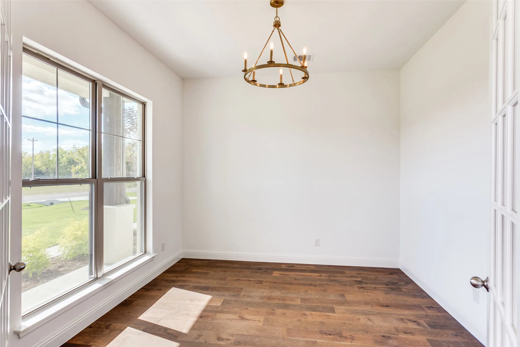Single Family Residence For Sale in Parker County , 1001 Emery Court, Weatherford, Texas 76087, 3 Bedroom, 3 Bathroom, 3 Garage spaces, 2,670 Sqft, built in 2025, mls#21279600, Real Estate Agent in Weatherford, Homes For Sale in Parker county, Homes For Sale in Weatherford, Realtor in Weatherford Texas, Real Estate Brokerage Independent Realty Texas, Luminita Cordes Realtor