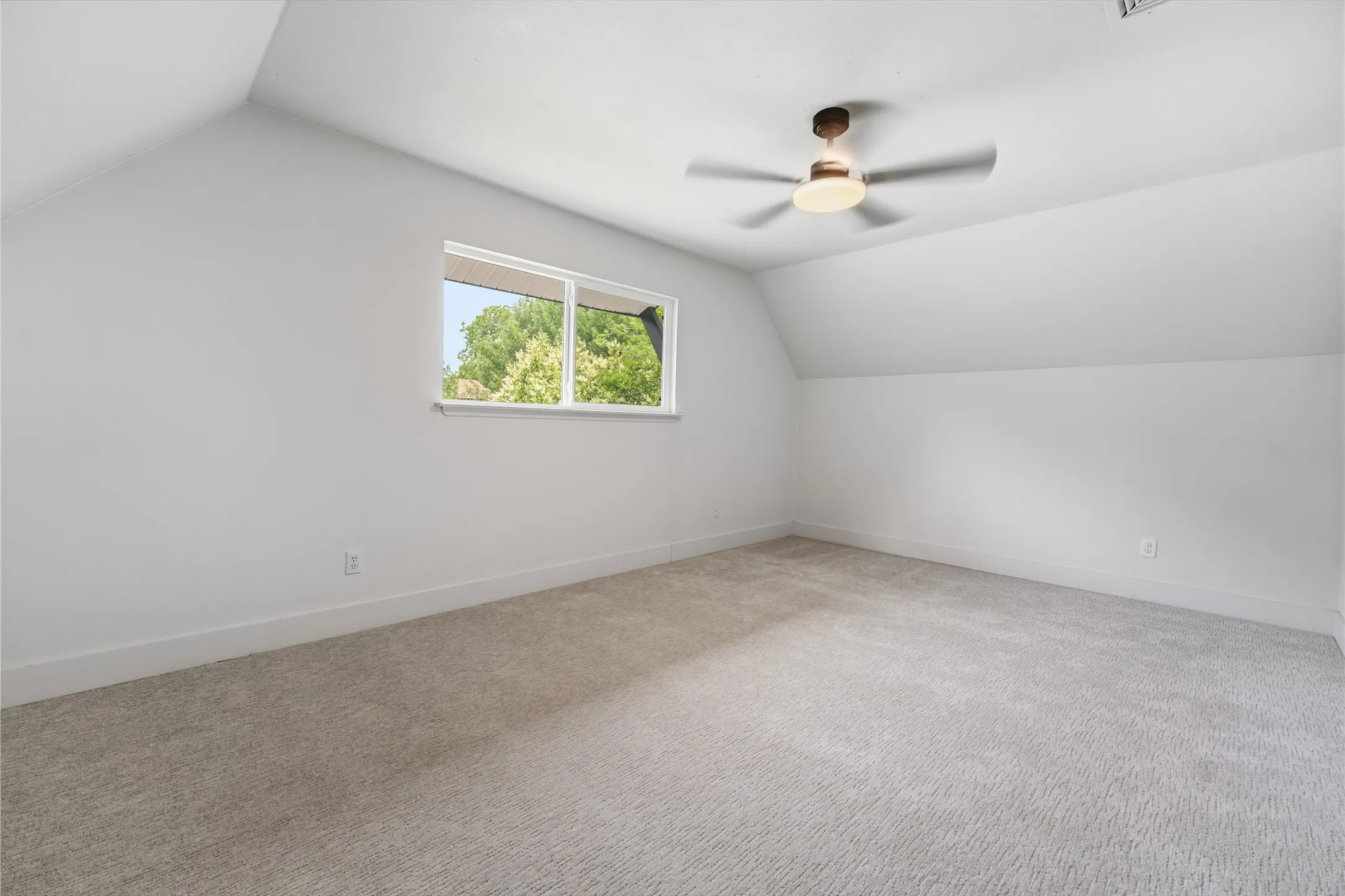 Single Family Residence For Sale in Johnson County , 220 Robert Street, Burleson, Texas 76028, 3 Bedroom, 2 Bathroom, 2 Garage spaces, 1,454 Sqft, built in 1963, mls#21279343, Real Estate Agent in Burleson, Homes For Sale in Johnson county, Homes For Sale in Burleson, Realtor in Burleson Texas, Real Estate Brokerage Independent Realty Texas, Luminita Cordes Realtor