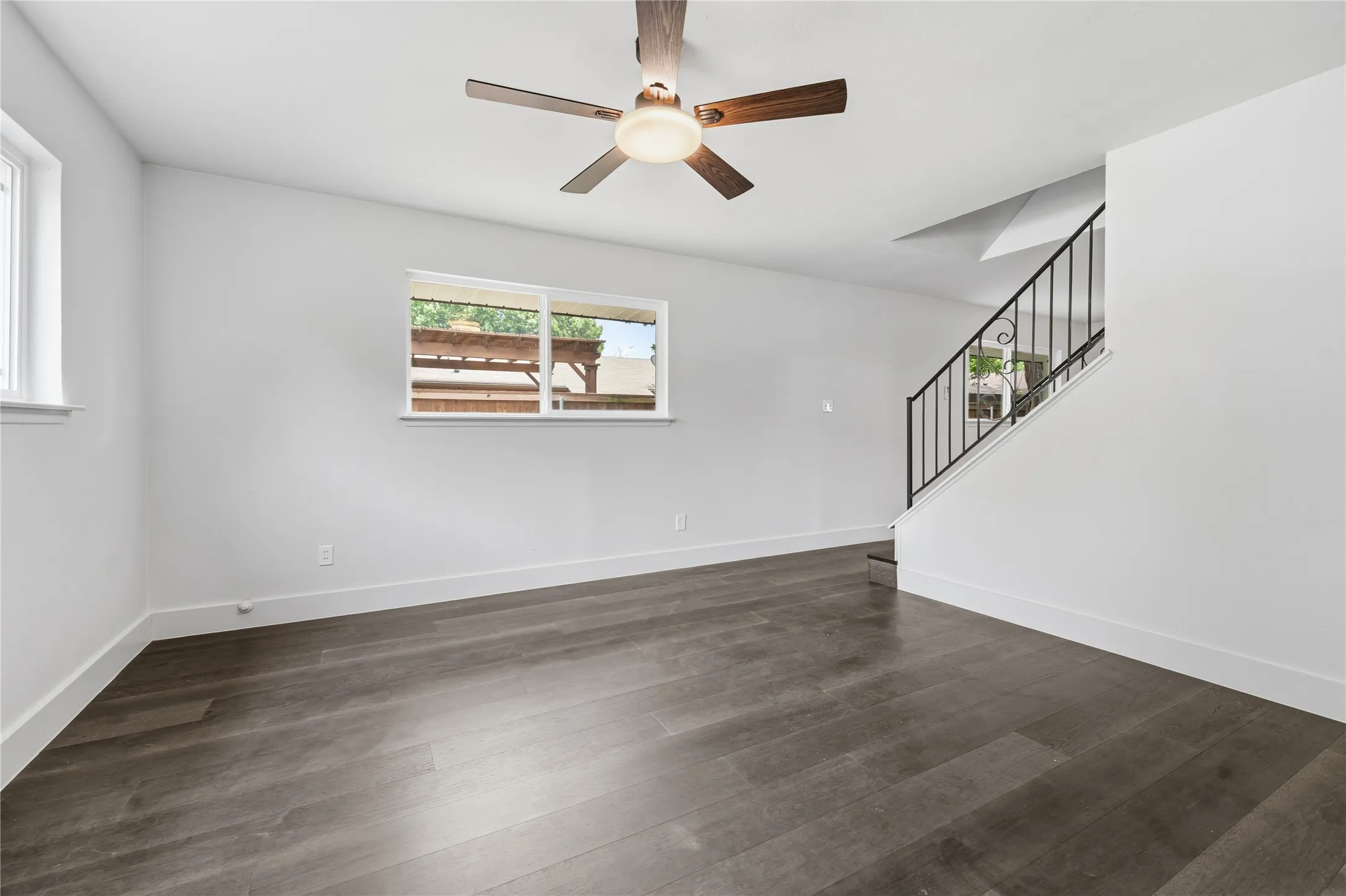 Single Family Residence For Sale in Johnson County , 220 Robert Street, Burleson, Texas 76028, 3 Bedroom, 2 Bathroom, 2 Garage spaces, 1,454 Sqft, built in 1963, mls#21279343, Real Estate Agent in Burleson, Homes For Sale in Johnson county, Homes For Sale in Burleson, Realtor in Burleson Texas, Real Estate Brokerage Independent Realty Texas, Luminita Cordes Realtor