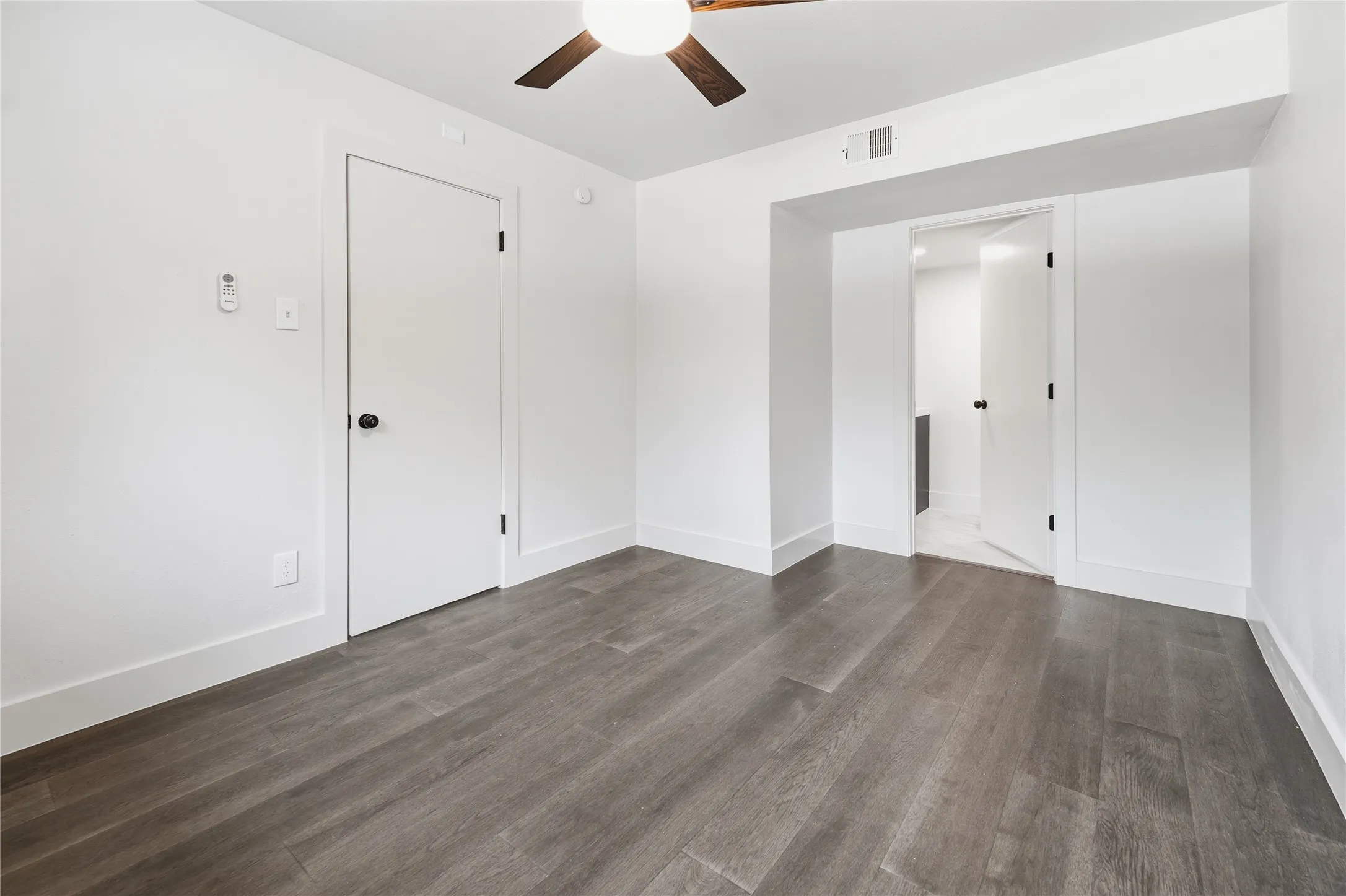 Single Family Residence For Sale in Johnson County , 220 Robert Street, Burleson, Texas 76028, 3 Bedroom, 2 Bathroom, 2 Garage spaces, 1,454 Sqft, built in 1963, mls#21279343, Real Estate Agent in Burleson, Homes For Sale in Johnson county, Homes For Sale in Burleson, Realtor in Burleson Texas, Real Estate Brokerage Independent Realty Texas, Luminita Cordes Realtor