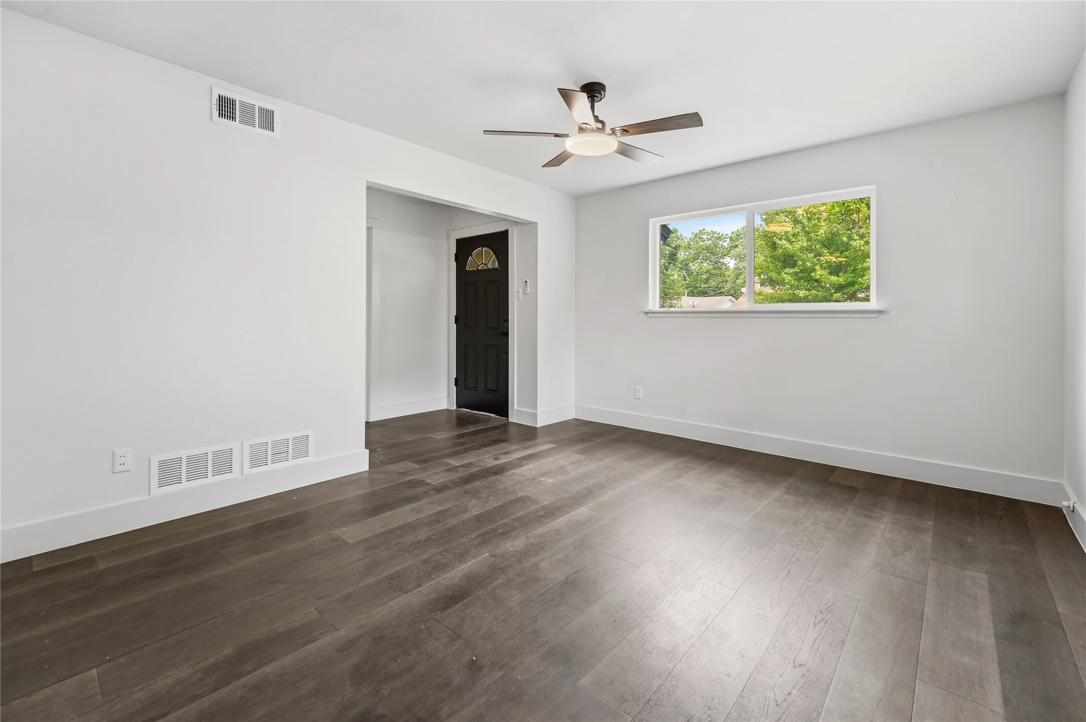 Single Family Residence For Sale in Johnson County , 220 Robert Street, Burleson, Texas 76028, 3 Bedroom, 2 Bathroom, 2 Garage spaces, 1,454 Sqft, built in 1963, mls#21279343, Real Estate Agent in Burleson, Homes For Sale in Johnson county, Homes For Sale in Burleson, Realtor in Burleson Texas, Real Estate Brokerage Independent Realty Texas, Luminita Cordes Realtor