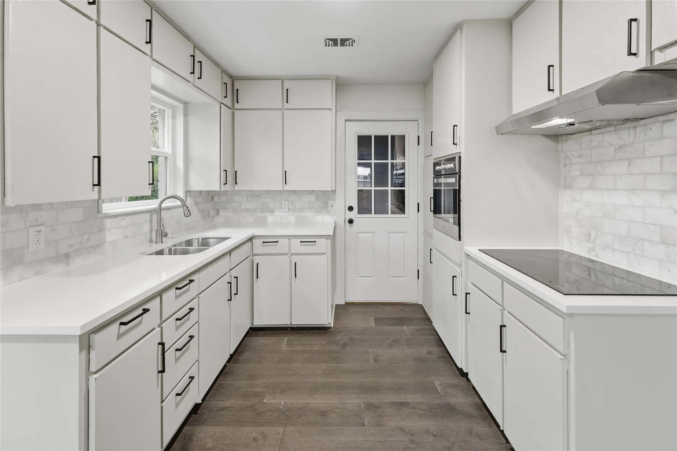 Single Family Residence For Sale in Johnson County , 220 Robert Street, Burleson, Texas 76028, 3 Bedroom, 2 Bathroom, 2 Garage spaces, 1,454 Sqft, built in 1963, mls#21279343, Real Estate Agent in Burleson, Homes For Sale in Johnson county, Homes For Sale in Burleson, Realtor in Burleson Texas, Real Estate Brokerage Independent Realty Texas, Luminita Cordes Realtor