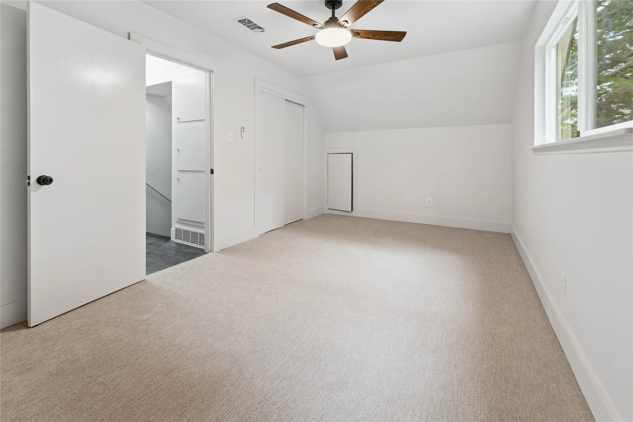Single Family Residence For Sale in Johnson County , 220 Robert Street, Burleson, Texas 76028, 3 Bedroom, 2 Bathroom, 2 Garage spaces, 1,454 Sqft, built in 1963, mls#21279343, Real Estate Agent in Burleson, Homes For Sale in Johnson county, Homes For Sale in Burleson, Realtor in Burleson Texas, Real Estate Brokerage Independent Realty Texas, Luminita Cordes Realtor