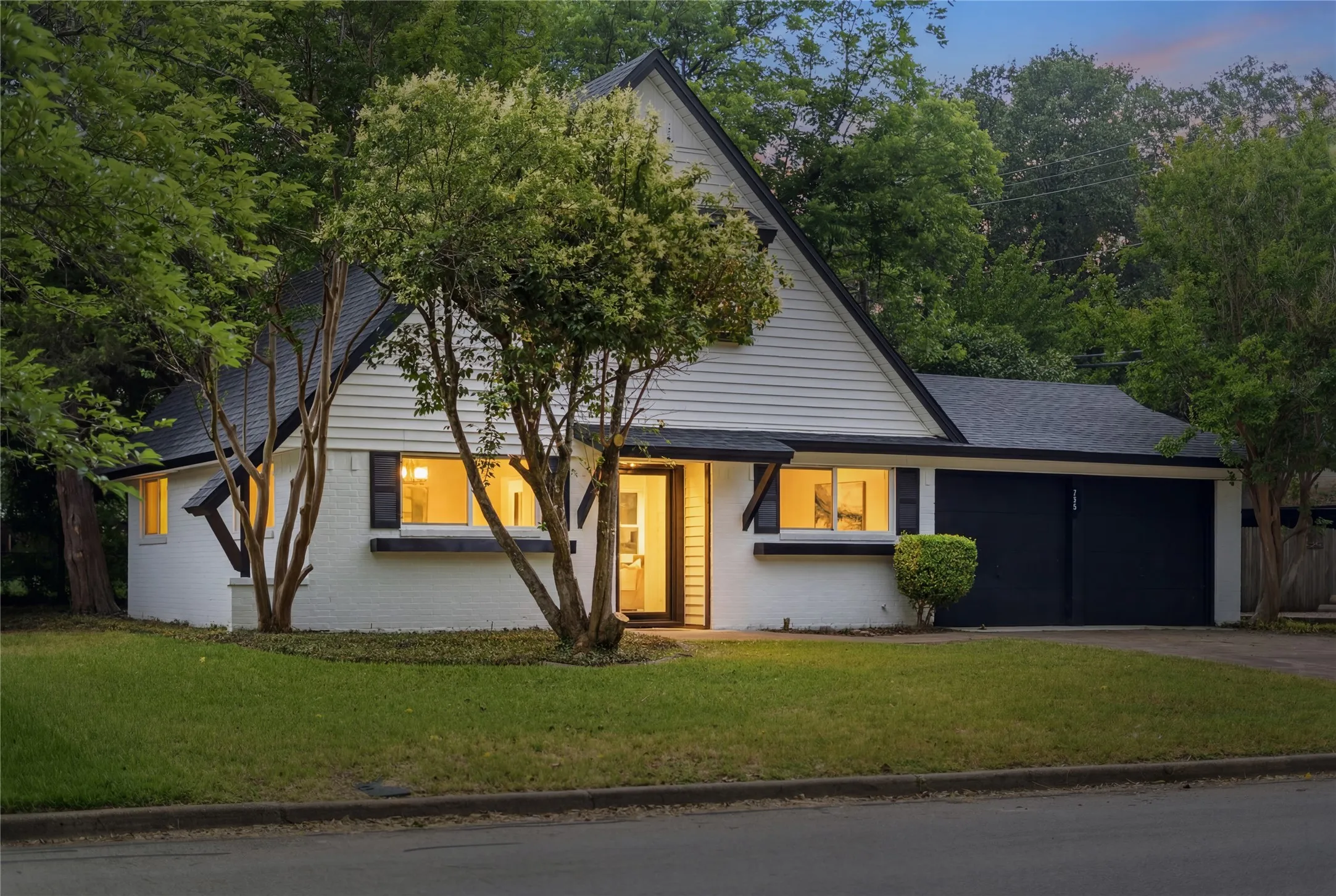 Single Family Residence For Sale in Johnson County , 220 Robert Street, Burleson, Texas 76028, 3 Bedroom, 2 Bathroom, 2 Garage spaces, 1,454 Sqft, built in 1963, mls#21279343, Real Estate Agent in Burleson, Homes For Sale in Johnson county, Homes For Sale in Burleson, Realtor in Burleson Texas, Real Estate Brokerage Independent Realty Texas, Luminita Cordes Realtor