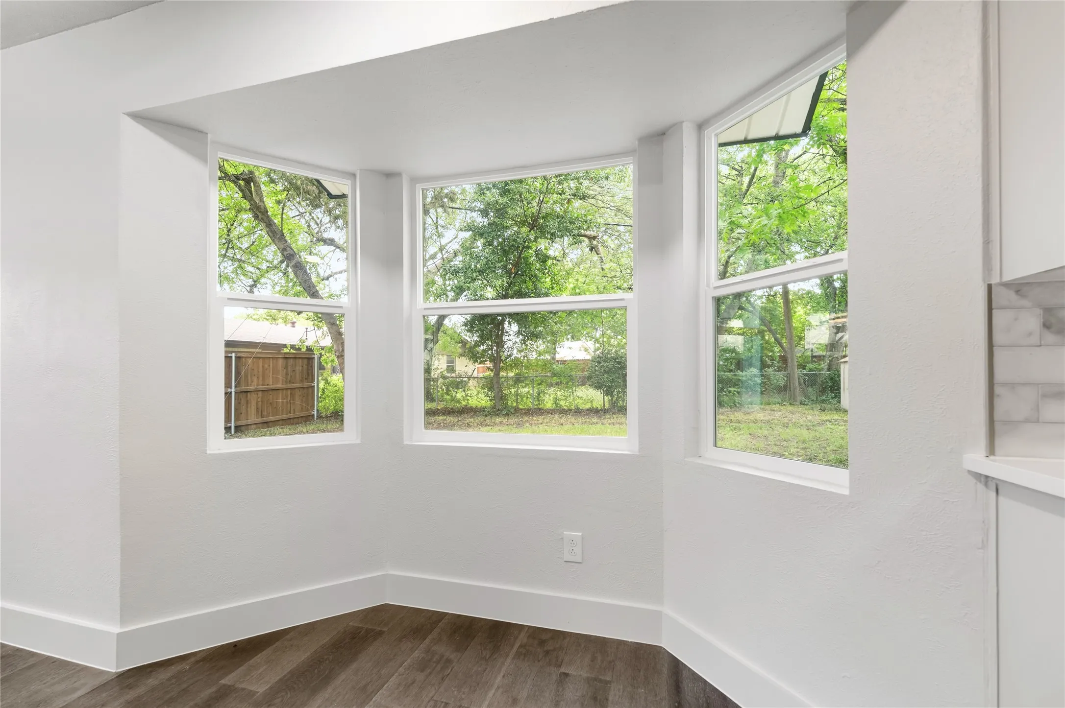 Single Family Residence For Sale in Johnson County , 220 Robert Street, Burleson, Texas 76028, 3 Bedroom, 2 Bathroom, 2 Garage spaces, 1,454 Sqft, built in 1963, mls#21279343, Real Estate Agent in Burleson, Homes For Sale in Johnson county, Homes For Sale in Burleson, Realtor in Burleson Texas, Real Estate Brokerage Independent Realty Texas, Luminita Cordes Realtor