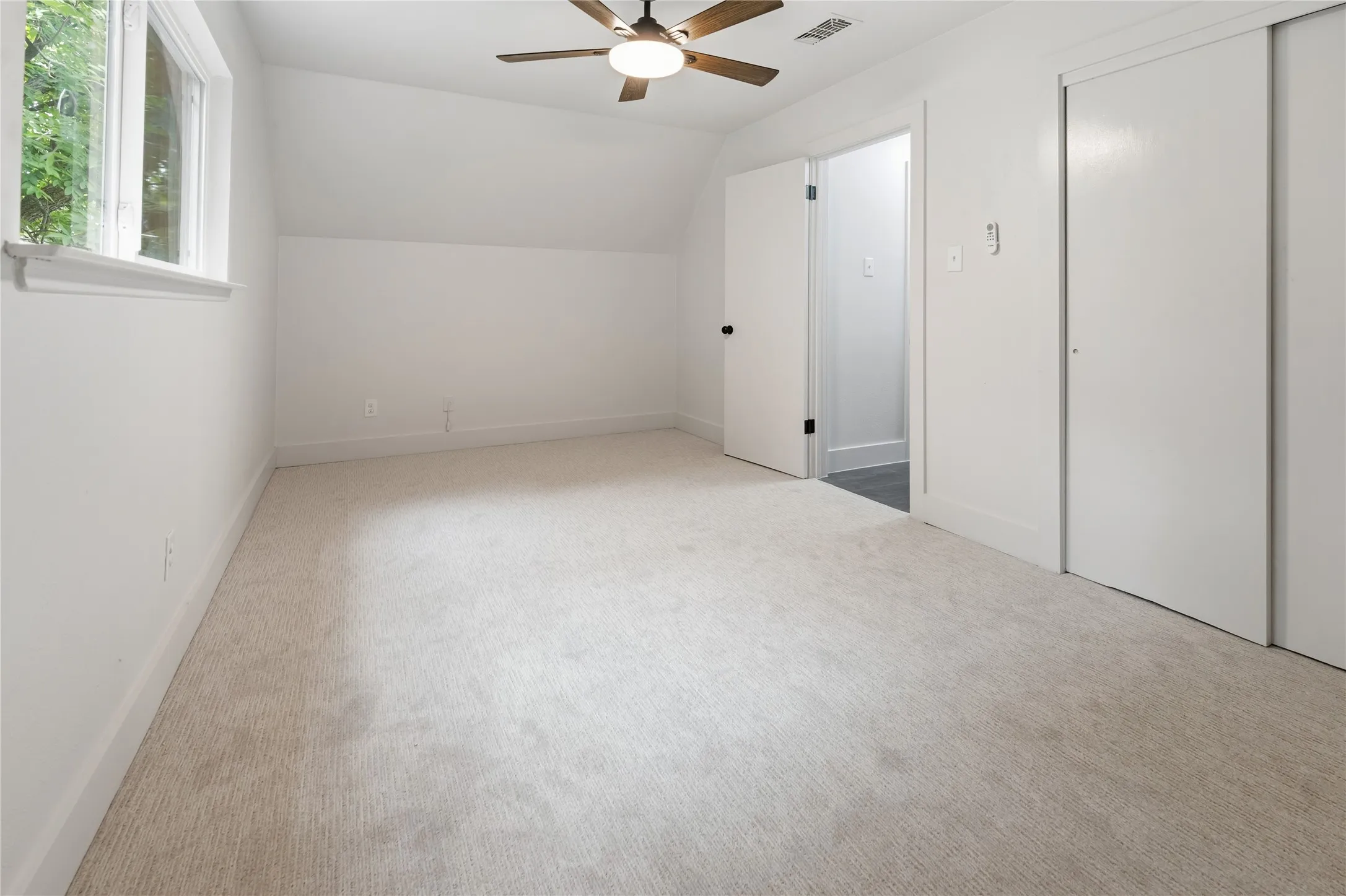 Single Family Residence For Sale in Johnson County , 220 Robert Street, Burleson, Texas 76028, 3 Bedroom, 2 Bathroom, 2 Garage spaces, 1,454 Sqft, built in 1963, mls#21279343, Real Estate Agent in Burleson, Homes For Sale in Johnson county, Homes For Sale in Burleson, Realtor in Burleson Texas, Real Estate Brokerage Independent Realty Texas, Luminita Cordes Realtor