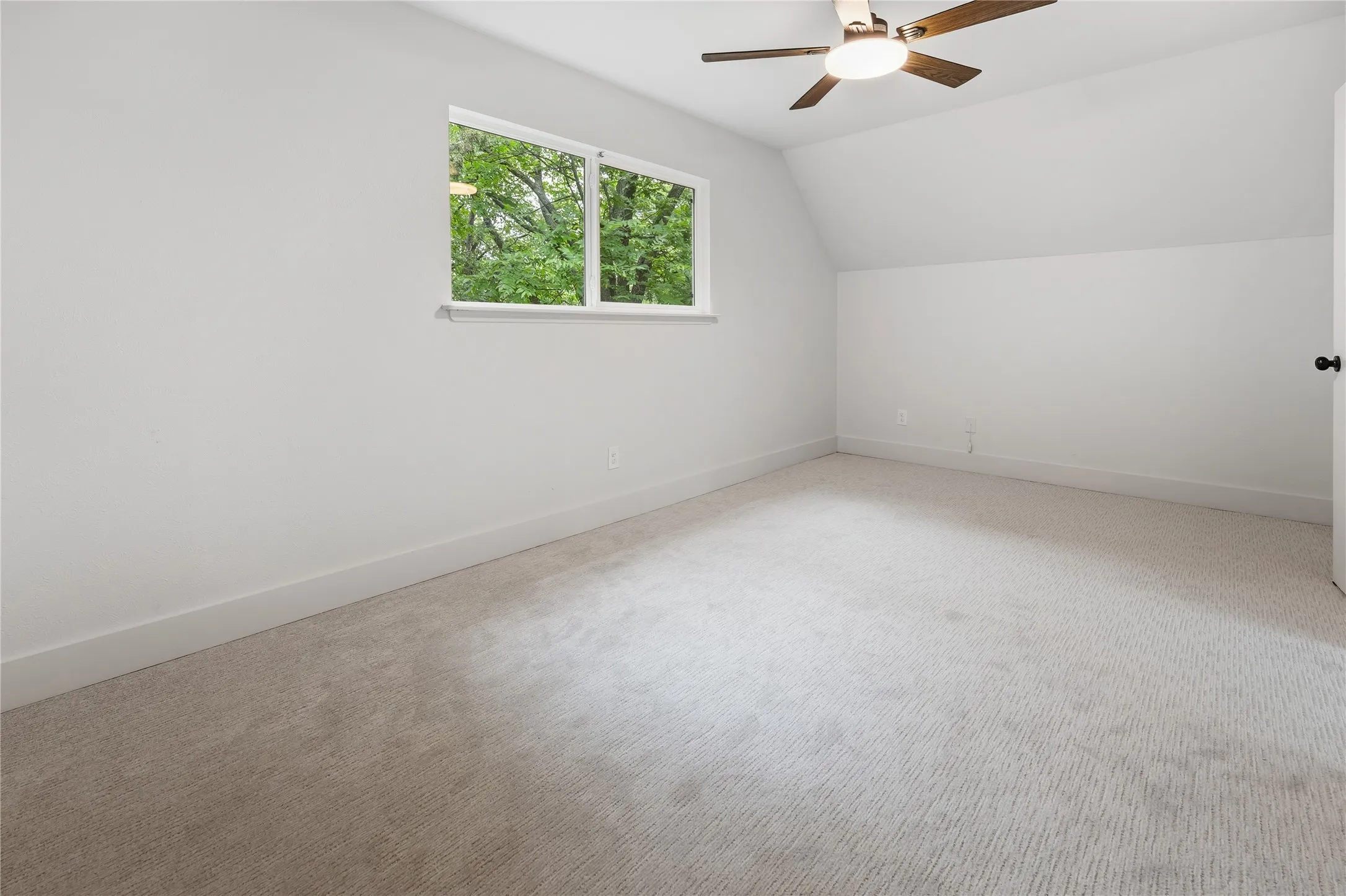 Single Family Residence For Sale in Johnson County , 220 Robert Street, Burleson, Texas 76028, 3 Bedroom, 2 Bathroom, 2 Garage spaces, 1,454 Sqft, built in 1963, mls#21279343, Real Estate Agent in Burleson, Homes For Sale in Johnson county, Homes For Sale in Burleson, Realtor in Burleson Texas, Real Estate Brokerage Independent Realty Texas, Luminita Cordes Realtor