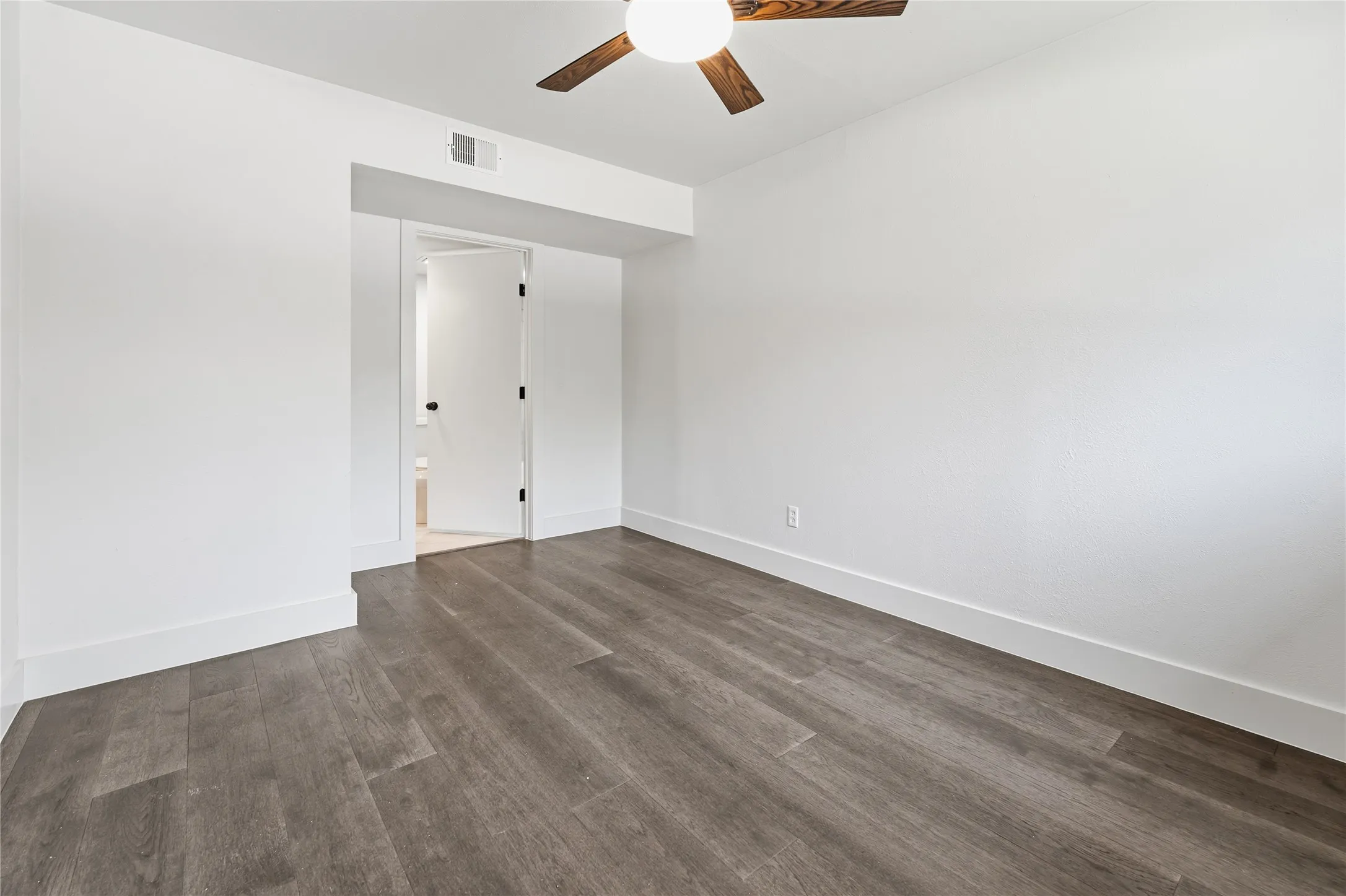 Single Family Residence For Sale in Johnson County , 220 Robert Street, Burleson, Texas 76028, 3 Bedroom, 2 Bathroom, 2 Garage spaces, 1,454 Sqft, built in 1963, mls#21279343, Real Estate Agent in Burleson, Homes For Sale in Johnson county, Homes For Sale in Burleson, Realtor in Burleson Texas, Real Estate Brokerage Independent Realty Texas, Luminita Cordes Realtor