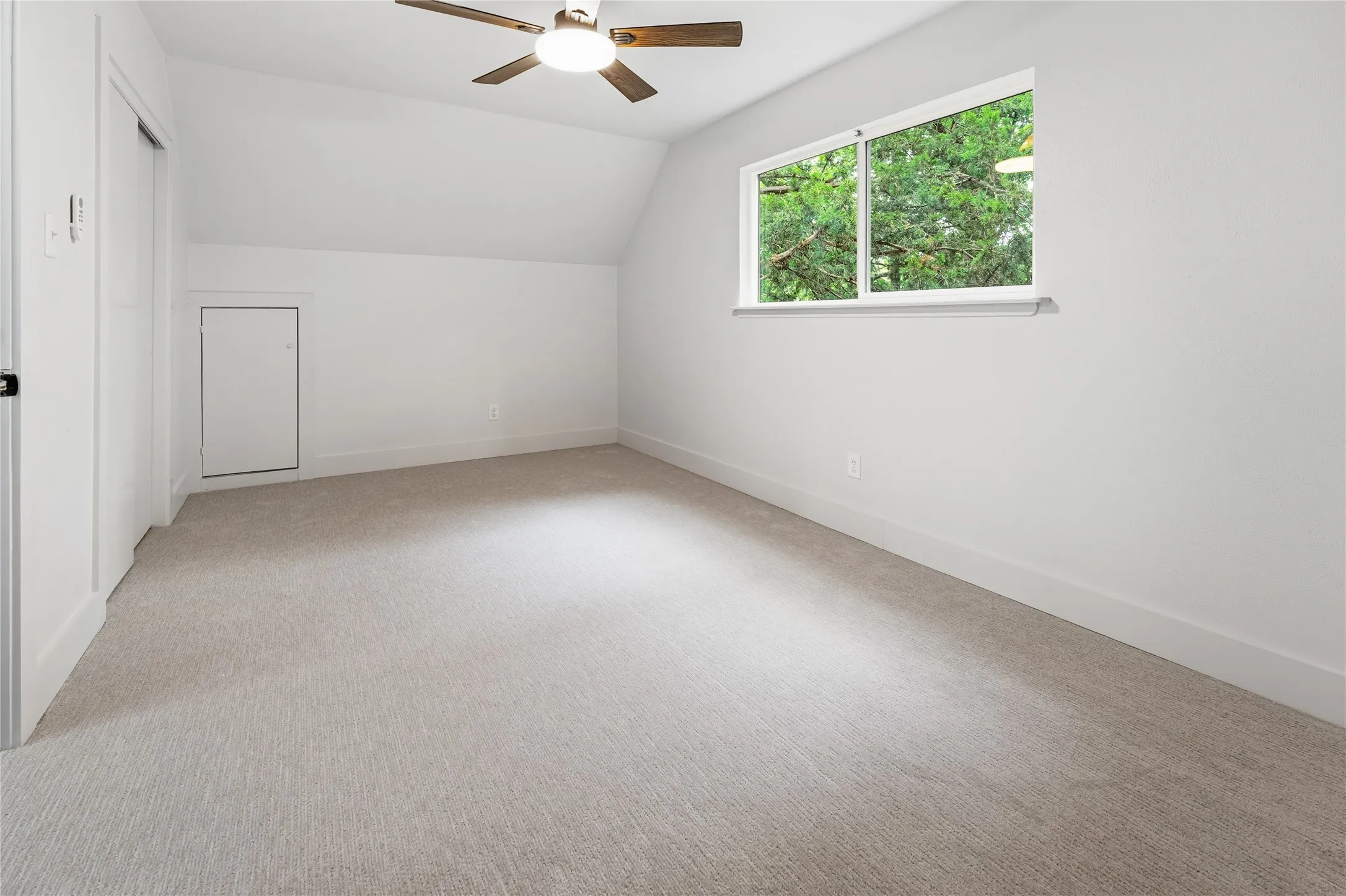 Single Family Residence For Sale in Johnson County , 220 Robert Street, Burleson, Texas 76028, 3 Bedroom, 2 Bathroom, 2 Garage spaces, 1,454 Sqft, built in 1963, mls#21279343, Real Estate Agent in Burleson, Homes For Sale in Johnson county, Homes For Sale in Burleson, Realtor in Burleson Texas, Real Estate Brokerage Independent Realty Texas, Luminita Cordes Realtor
