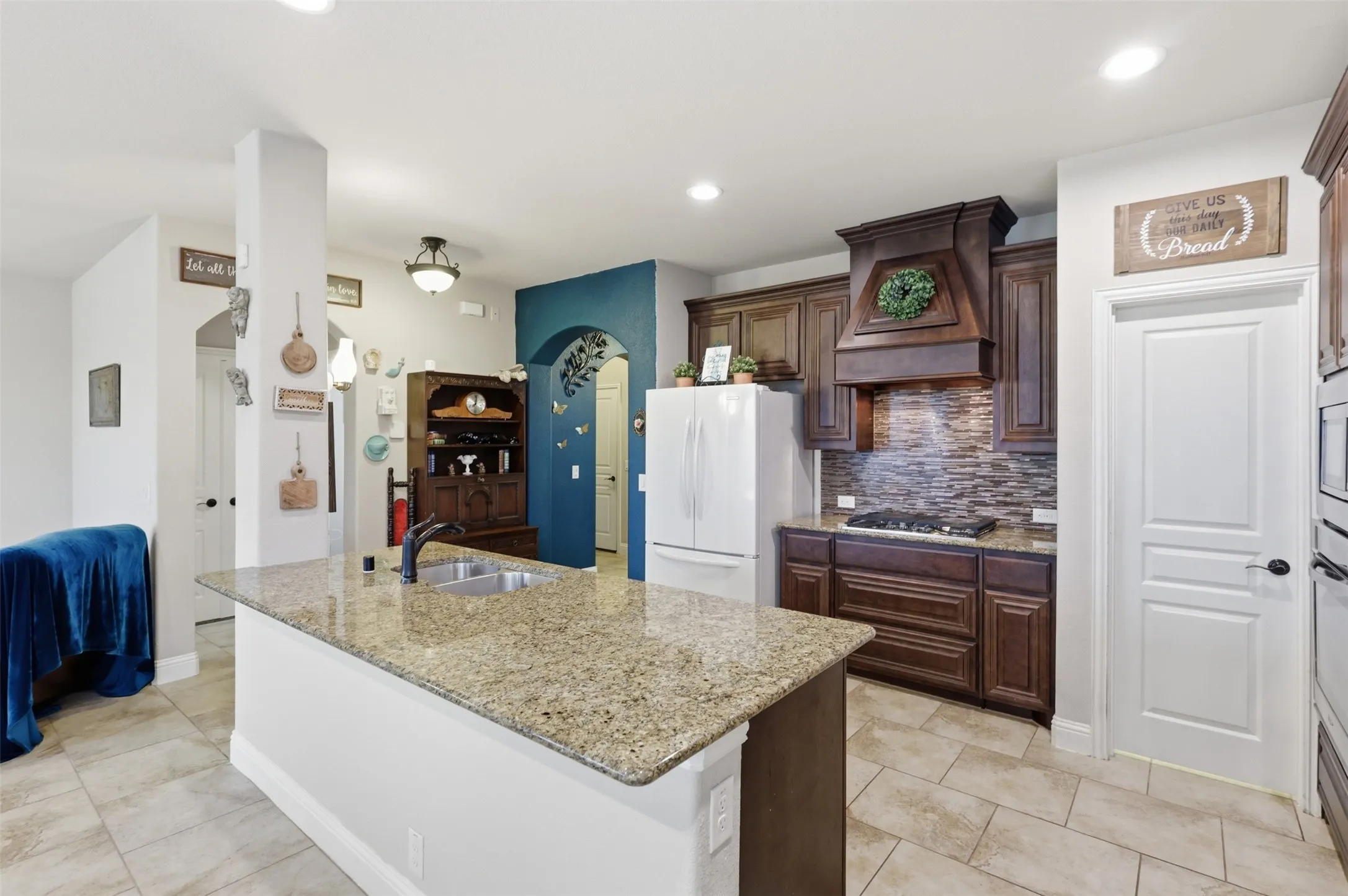 Single Family Residence For Sale in Johnson County , 1385 Litchfield Lane, Burleson, Texas 76028, 4 Bedroom, 3 Bathroom, 3 Garage spaces, 2,791 Sqft, built in 2016, mls#21277472, Real Estate Agent in Burleson, Homes For Sale in Johnson county, Homes For Sale in Burleson, Realtor in Burleson Texas, Real Estate Brokerage Independent Realty Texas, Luminita Cordes Realtor