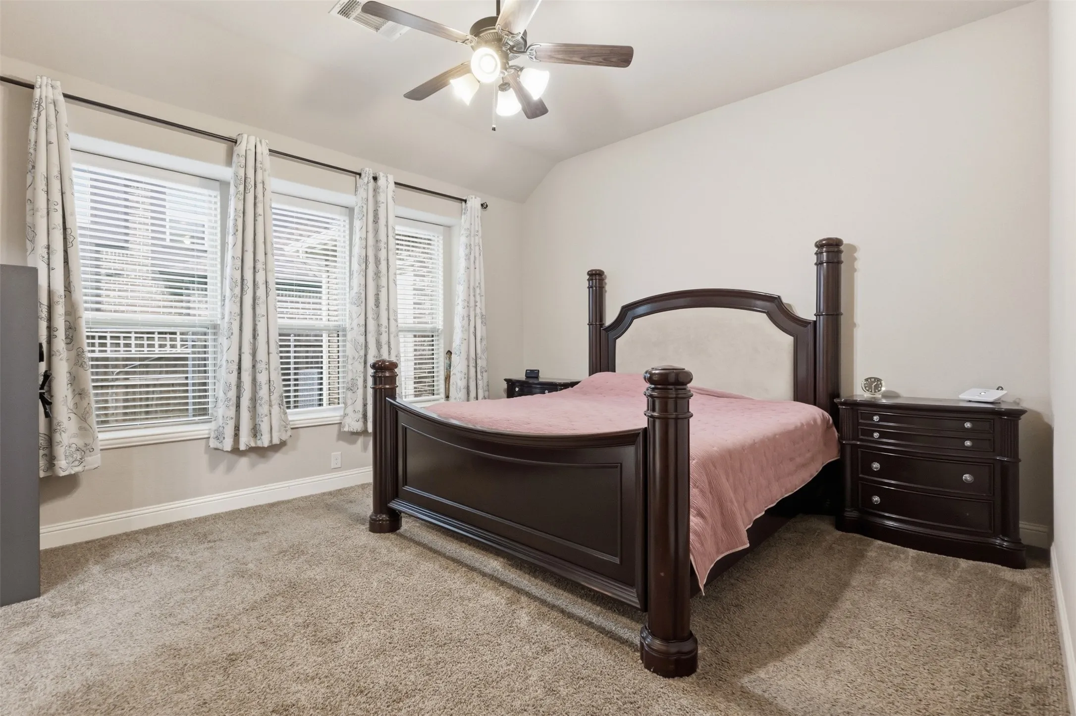Single Family Residence For Sale in Johnson County , 1385 Litchfield Lane, Burleson, Texas 76028, 4 Bedroom, 3 Bathroom, 3 Garage spaces, 2,791 Sqft, built in 2016, mls#21277472, Real Estate Agent in Burleson, Homes For Sale in Johnson county, Homes For Sale in Burleson, Realtor in Burleson Texas, Real Estate Brokerage Independent Realty Texas, Luminita Cordes Realtor