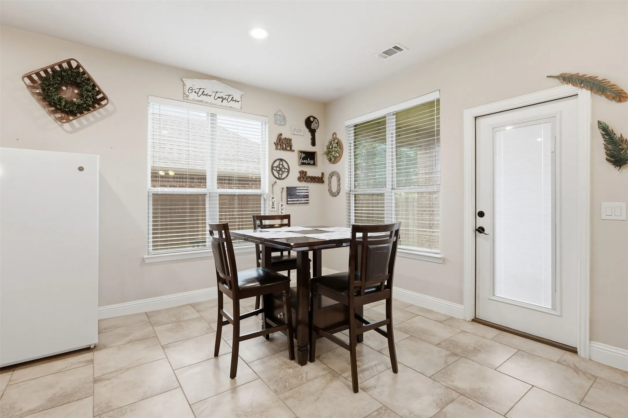 Single Family Residence For Sale in Johnson County , 1385 Litchfield Lane, Burleson, Texas 76028, 4 Bedroom, 3 Bathroom, 3 Garage spaces, 2,791 Sqft, built in 2016, mls#21277472, Real Estate Agent in Burleson, Homes For Sale in Johnson county, Homes For Sale in Burleson, Realtor in Burleson Texas, Real Estate Brokerage Independent Realty Texas, Luminita Cordes Realtor