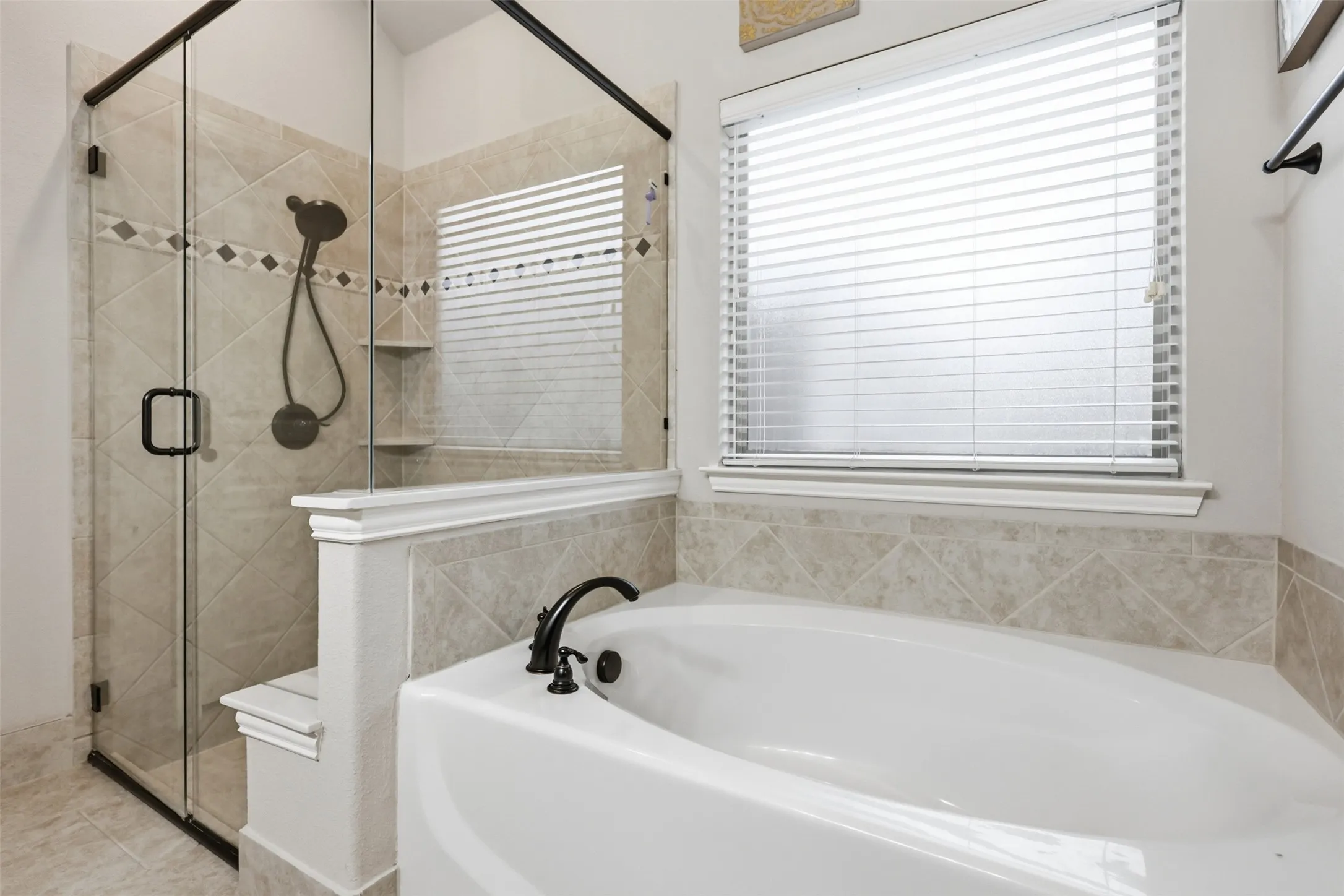 Single Family Residence For Sale in Johnson County , 1385 Litchfield Lane, Burleson, Texas 76028, 4 Bedroom, 3 Bathroom, 3 Garage spaces, 2,791 Sqft, built in 2016, mls#21277472, Real Estate Agent in Burleson, Homes For Sale in Johnson county, Homes For Sale in Burleson, Realtor in Burleson Texas, Real Estate Brokerage Independent Realty Texas, Luminita Cordes Realtor