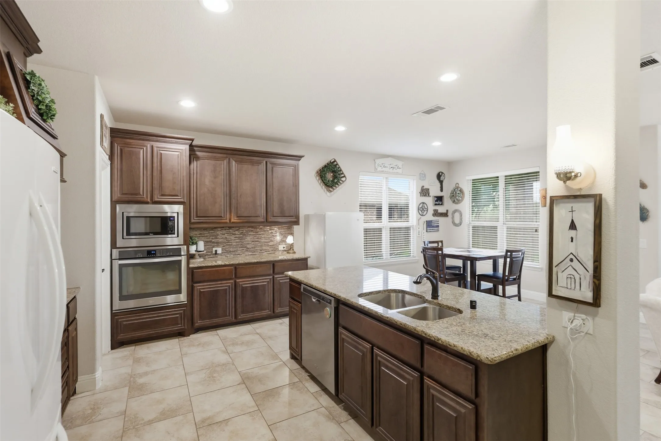 Single Family Residence For Sale in Johnson County , 1385 Litchfield Lane, Burleson, Texas 76028, 4 Bedroom, 3 Bathroom, 3 Garage spaces, 2,791 Sqft, built in 2016, mls#21277472, Real Estate Agent in Burleson, Homes For Sale in Johnson county, Homes For Sale in Burleson, Realtor in Burleson Texas, Real Estate Brokerage Independent Realty Texas, Luminita Cordes Realtor